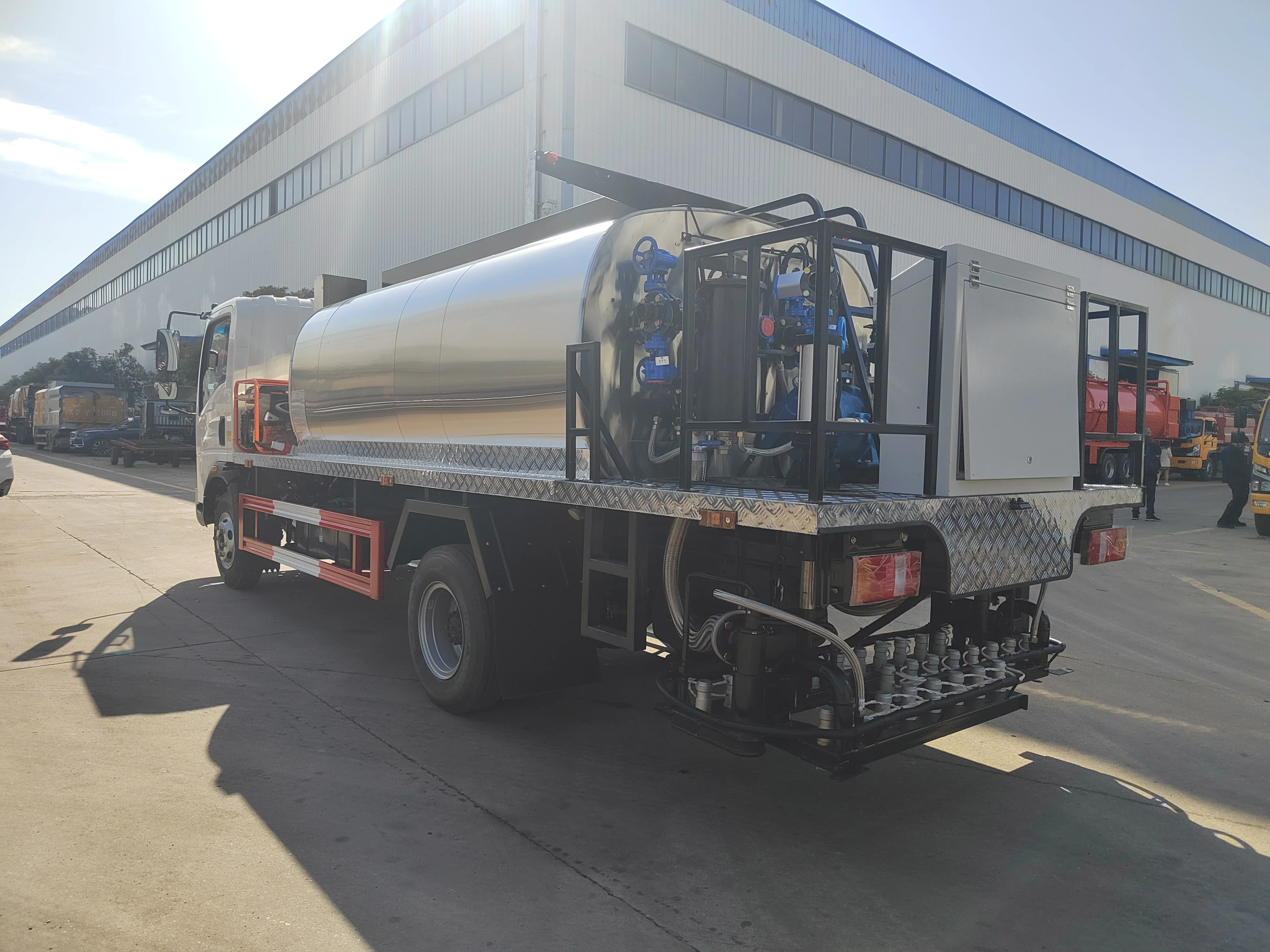 HOWO 4x2 6m3 Asphalt Distributor Truck in Philippines