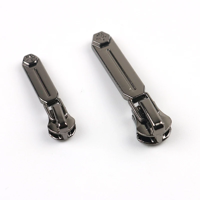 Factory Direct Black Silver Gold Metal Zipper Tag Custom Engraved Logo Brand Zipper Pull