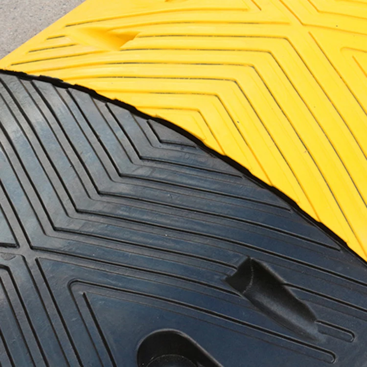 High Quality Heavy Duty Rubber Speed Breaker for Garage Parking Lot Roadway Road Bump Speed Hump