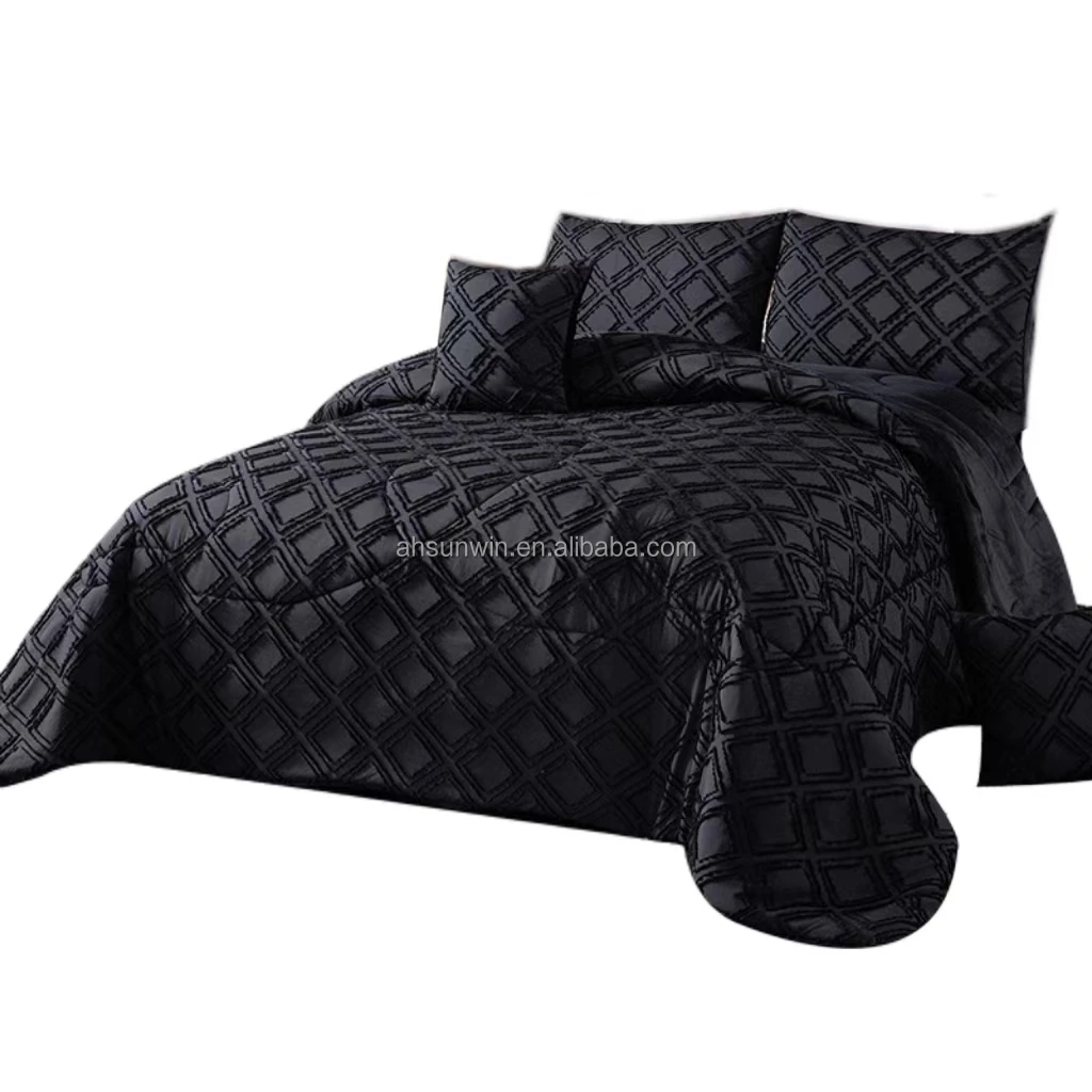 Hot Selling Luxury Bedding Set Velvet Quilt Bedding Set Rhombus Comforter Set Fleece Flat Sheet on the Bed