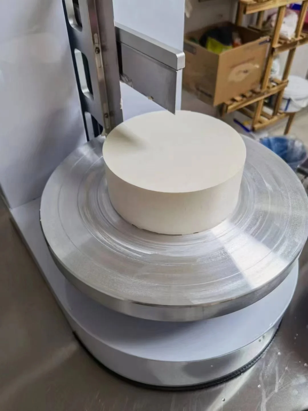 Durable automatic round cake cream plastering coating filling machine for sale cream fill machine for cake