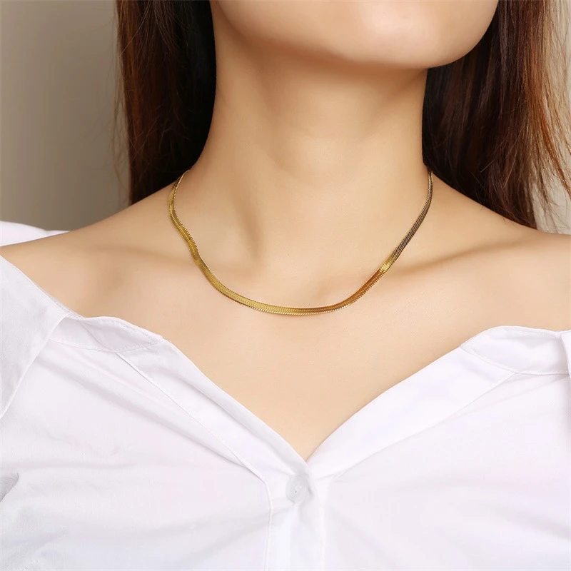 Yiwu Meise AN0604 Stainless Steel Flat Snake Female Necklace Golden Blade Short Clavicle Necklace