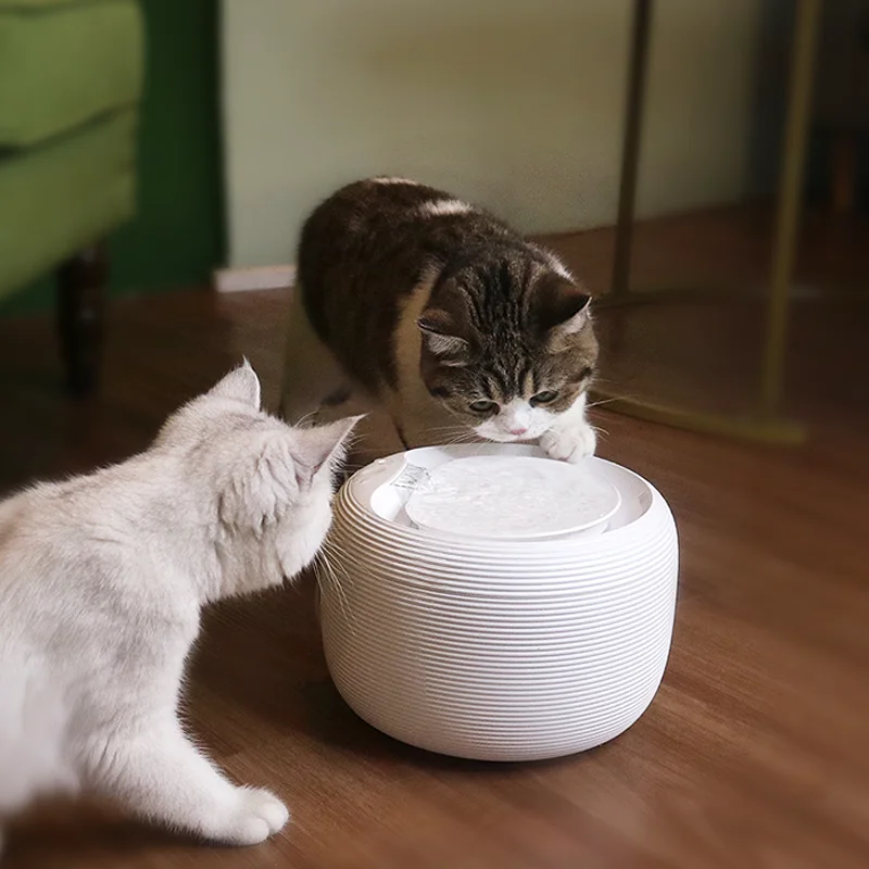 New Concept 2.5L Food Grade Pet water dispenser Dog Drinking Bowl Automatic Cat Dog 2022 pet water fountain