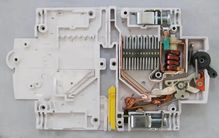 DC breaker 4P 1000v DC MCB 16A 32A 63A 2P 500V DC disjuntor disyuntor Solar PV Breaker solar mcb