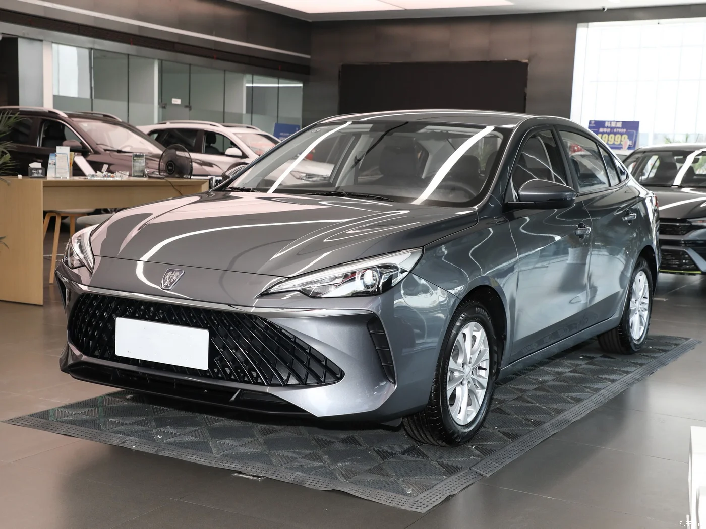 Дешевые цены 2024 2023 Roewe i5 Rongwei 1 5 T 129PS L4 4 двери мест седан бензиновые автомобили сделано в Китае наличии