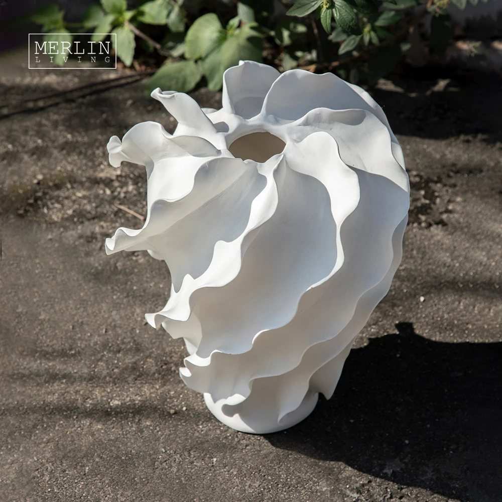 Merlin Living handmade Ceramic vase pinch flower spiral white vase ceramic decoration Chaozhou Ceramic Factory OEMODM