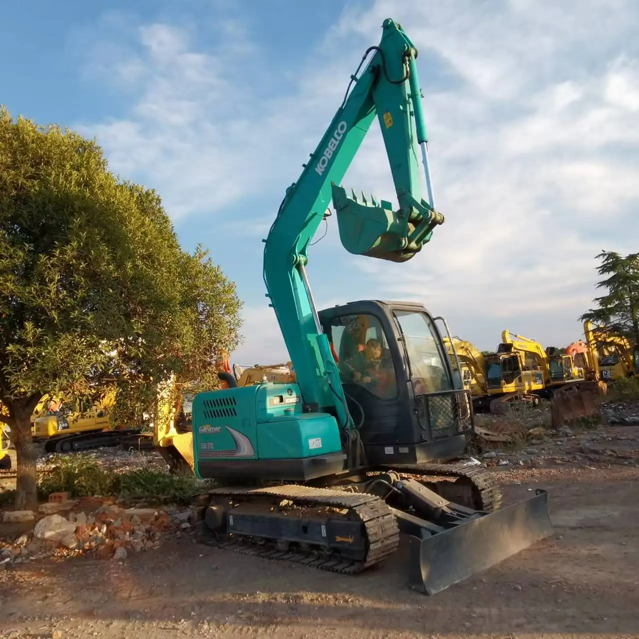 Low Price Used Kobelco Sk75 Crawler Excavator For Sale/ Used Excavator Kobelco Sk200 Excavator Japan
