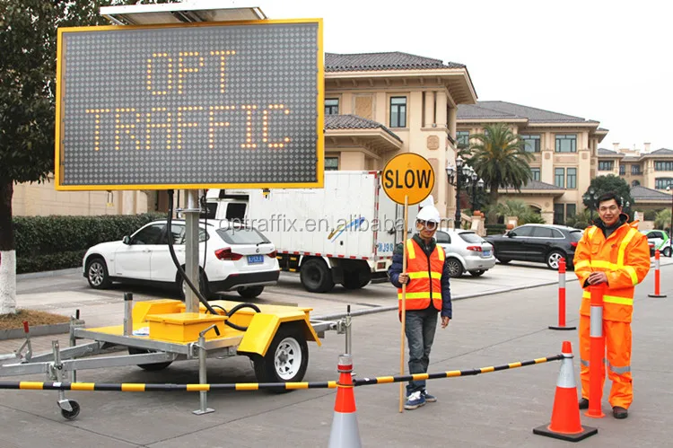 Portable Solar Power LED Roadway Message Display with Hydraulic Mast Variable Message Signs