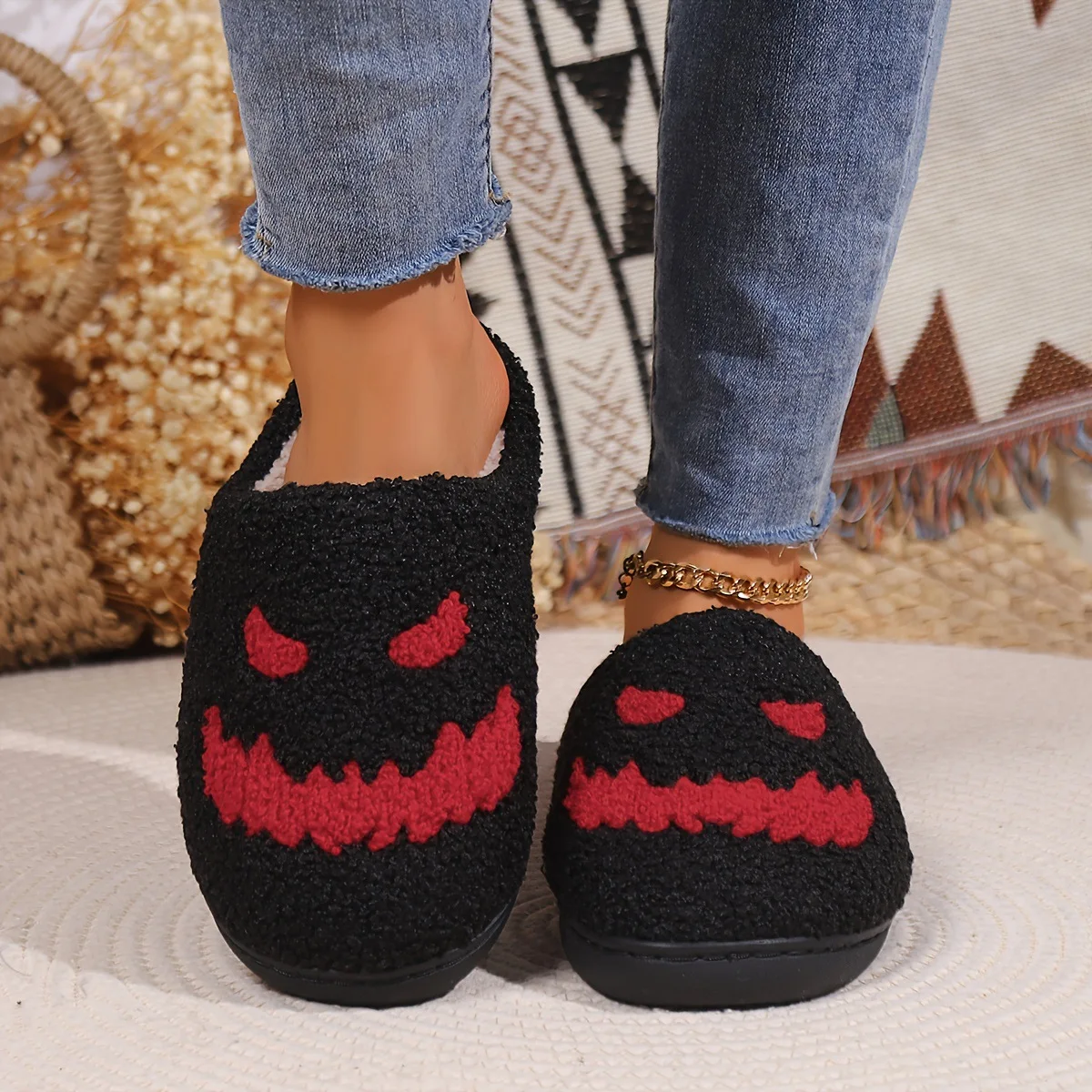 New arrival holiday slippers Warm and comfortable home slippers Halloween atmosphere plush slippers