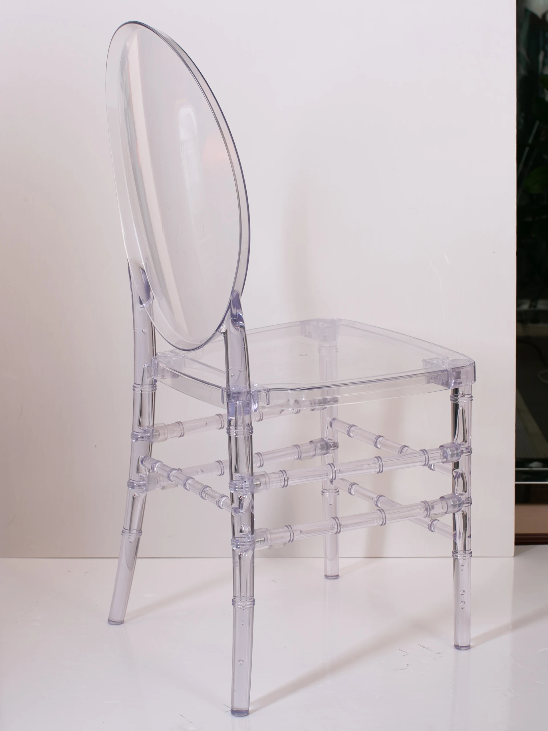 Hotsale Transparent Stackable Hotel Banquet Chivari Wedding Dining Monobloc Resin Tiffany Clear Chiavari Chairs with Cushion