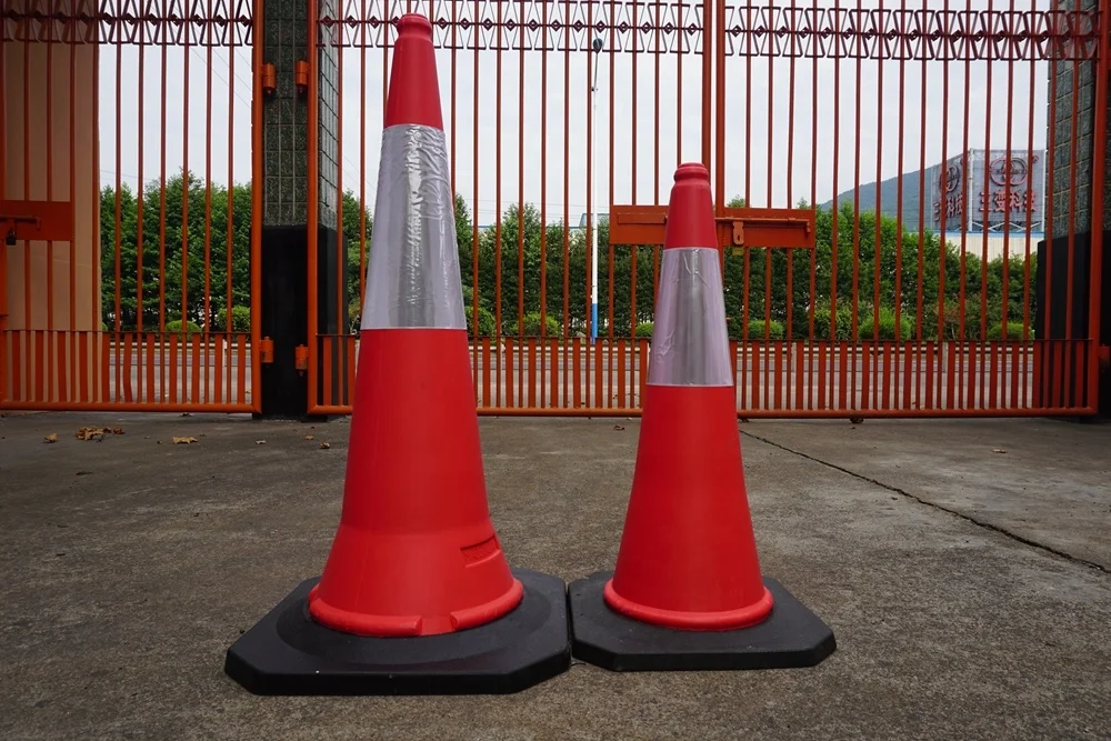 100cm High Quality Mideast Standard Road Safety PE Traffic Cone