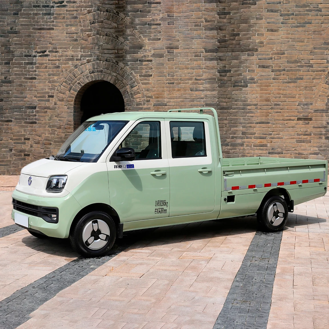 2023 2024 Foton lingxiang electric mini trucks chinese ev delivery truck 4x2 pure electric pick up foton truck electric vehicle