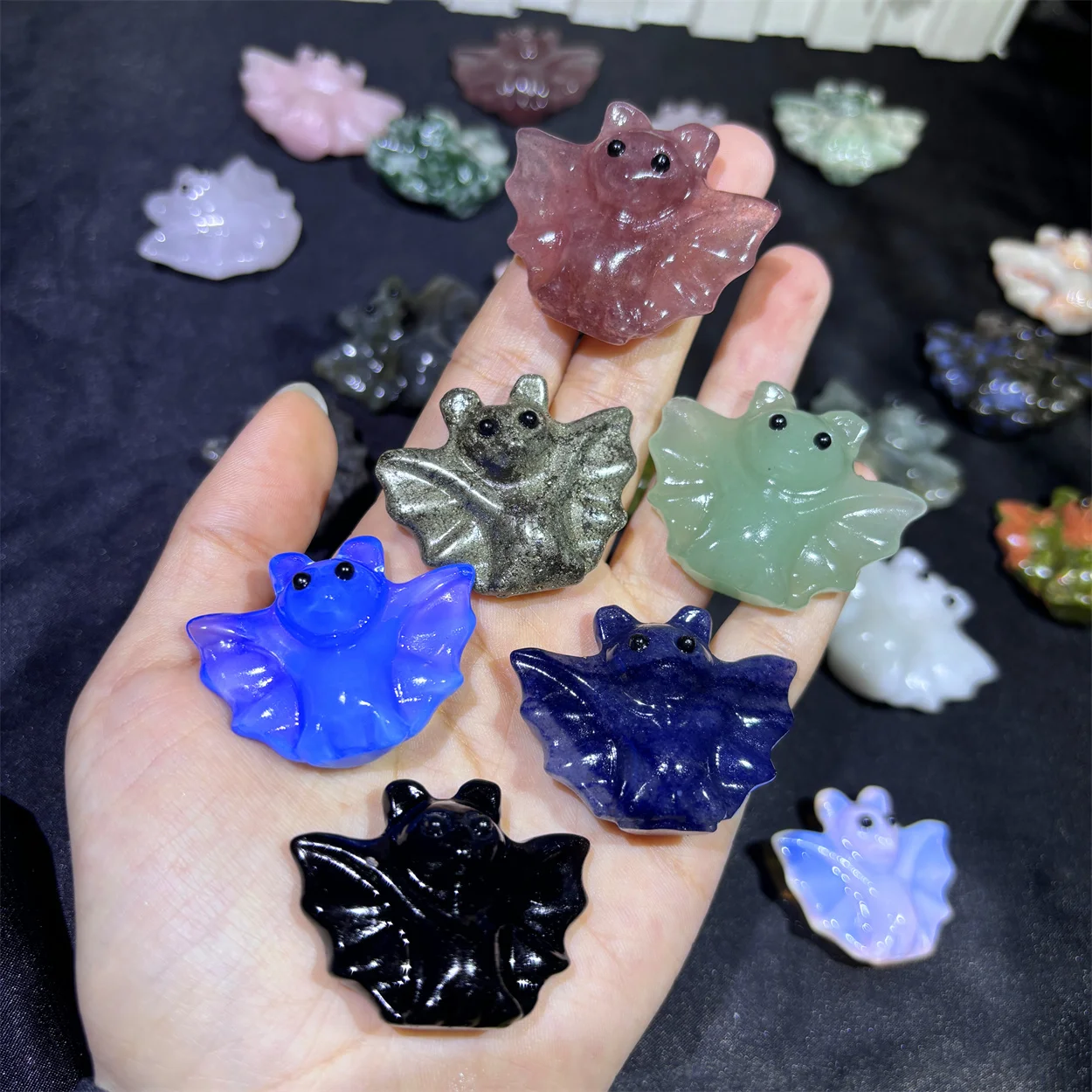 Kindfull Wholesale Natural Stone Crystal Carving Crafts Mix Materials Pyrite Bats Crystal Carvings Animals For Halloween Decora