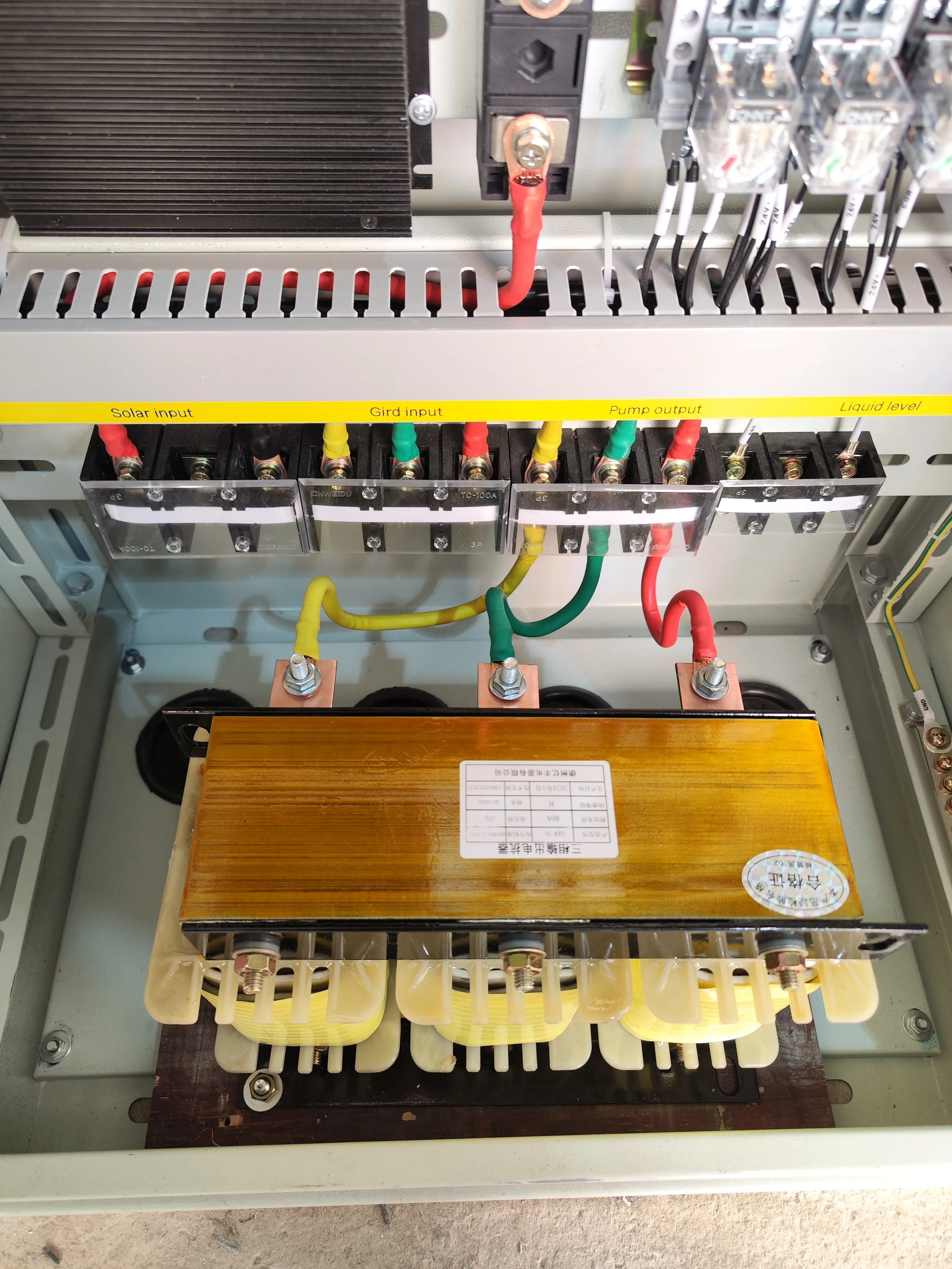 Veichi 4KW solar speed variator single phase 220V pump inverter with VFD function