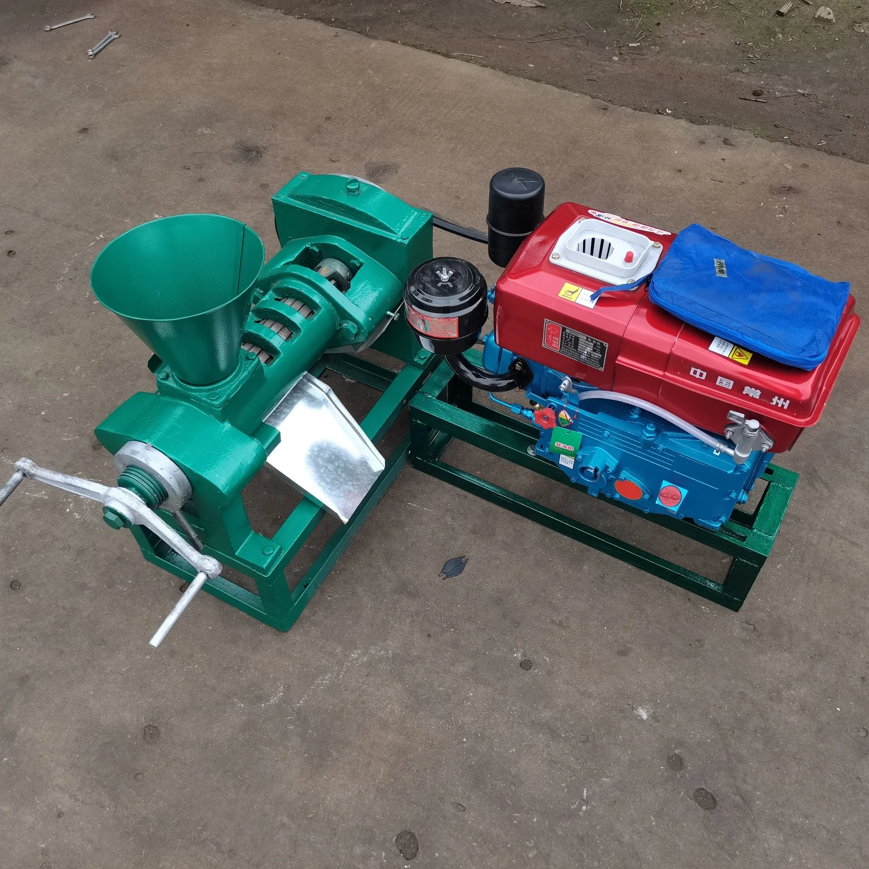 Diesel engine power Peanut oil press screw shaft oil press  motor power 6YL series oil press machine