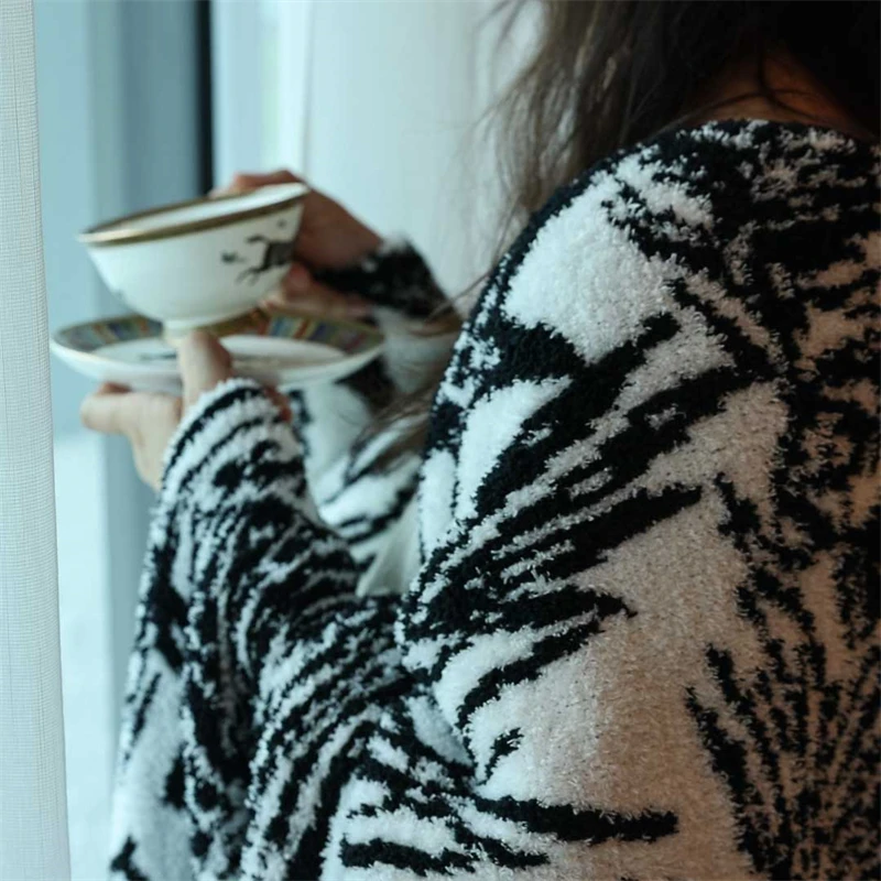 WT New Underwater World Animal Warm Soft Plush Decorative 100% Polyester Knitted Throw Blanket Home