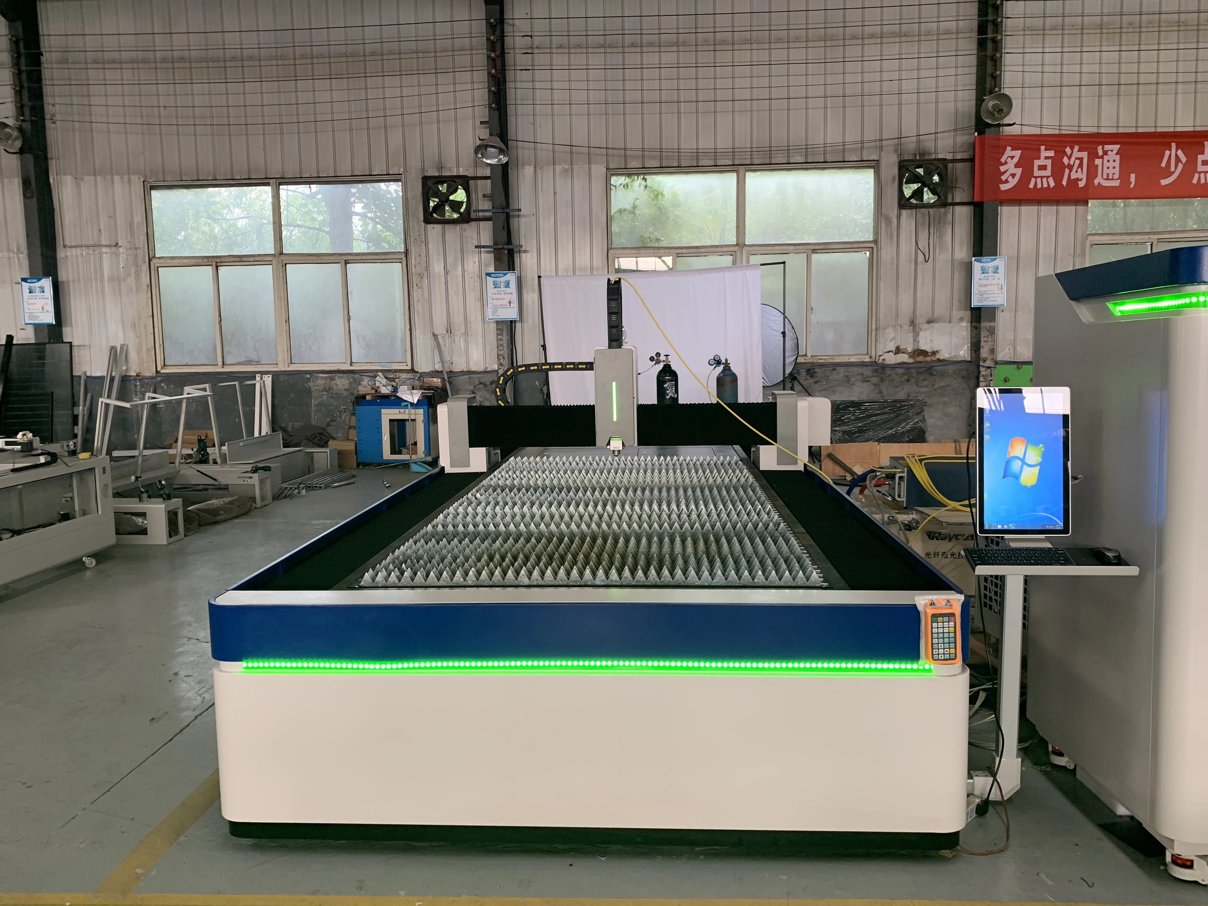 2024 New Laser 1000W 1500W Metal Fiber Laser Cutting Machine For Aluminum Carbon Stainless Steel