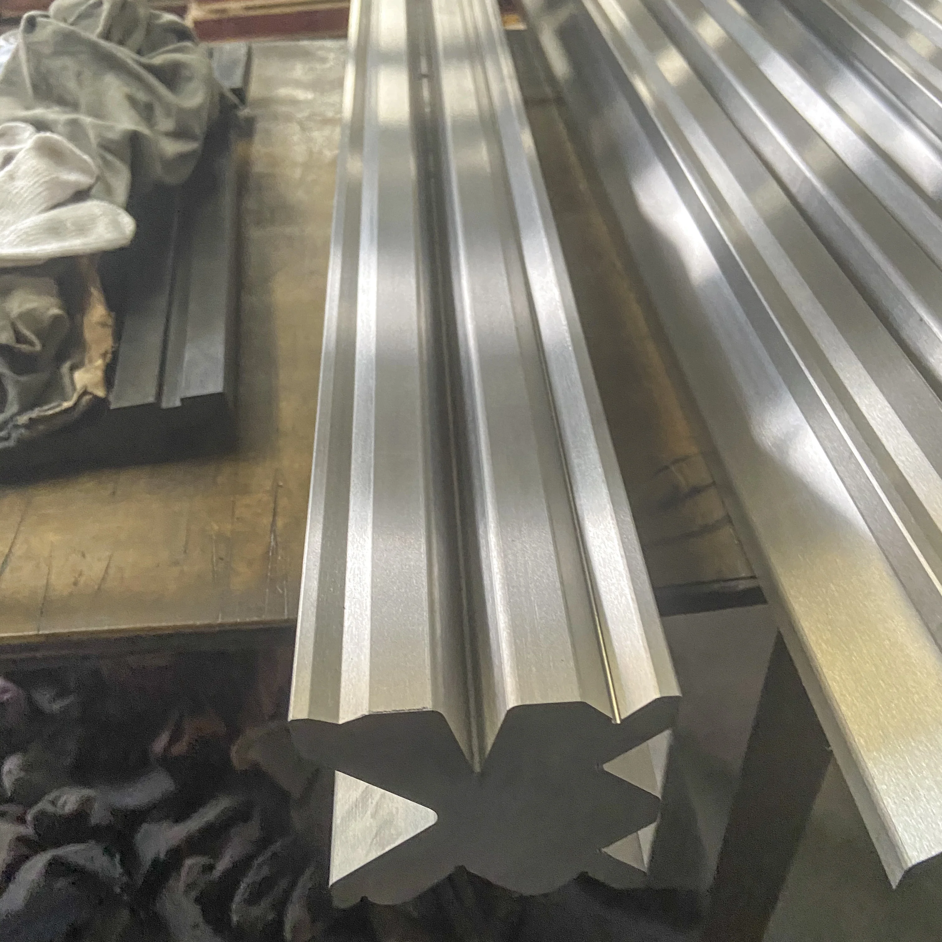 Good Price LVD Press Brake Tooling Mulit V Bottom Die Press Brake Punch and Die Tools