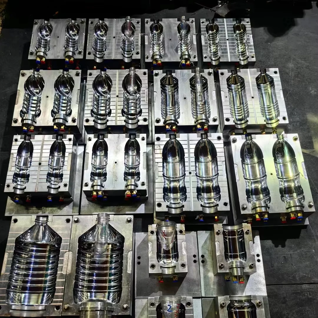 Китайская пресс форма для пластиковых бутылок с 28 горлышками