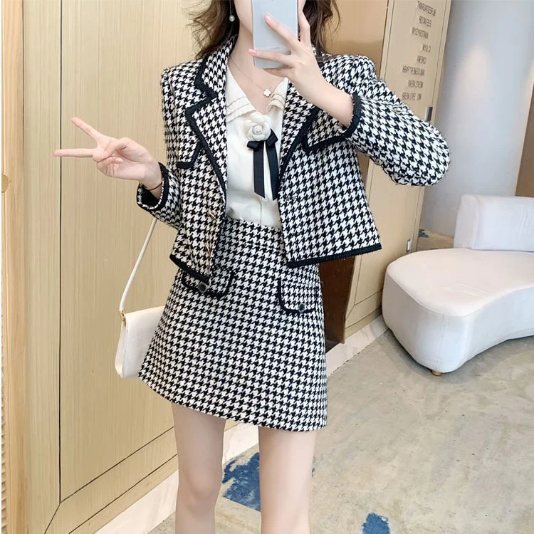 Spring and Autumn French Style Elegant Knit Set Long Sleeve Cardigan with Short Dress Hot Fashion Knit Set for Office Ladies