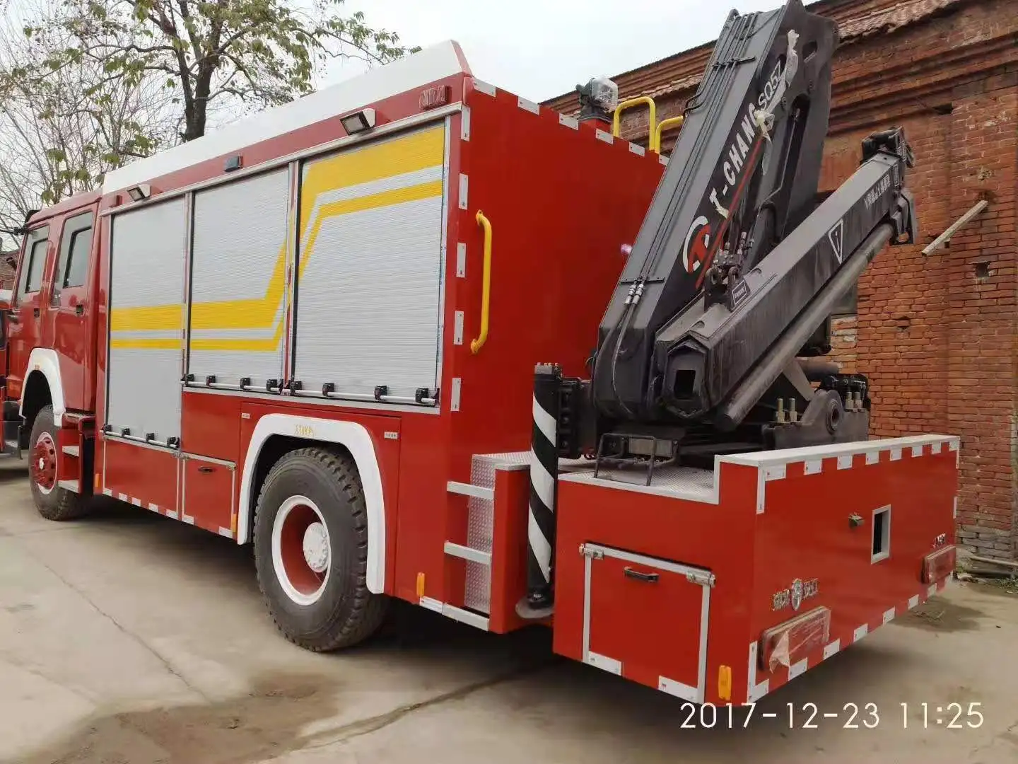 2024 Brand  New Forest Emergency Rescue Fire Truck Fire Truck with Crane for Sale
