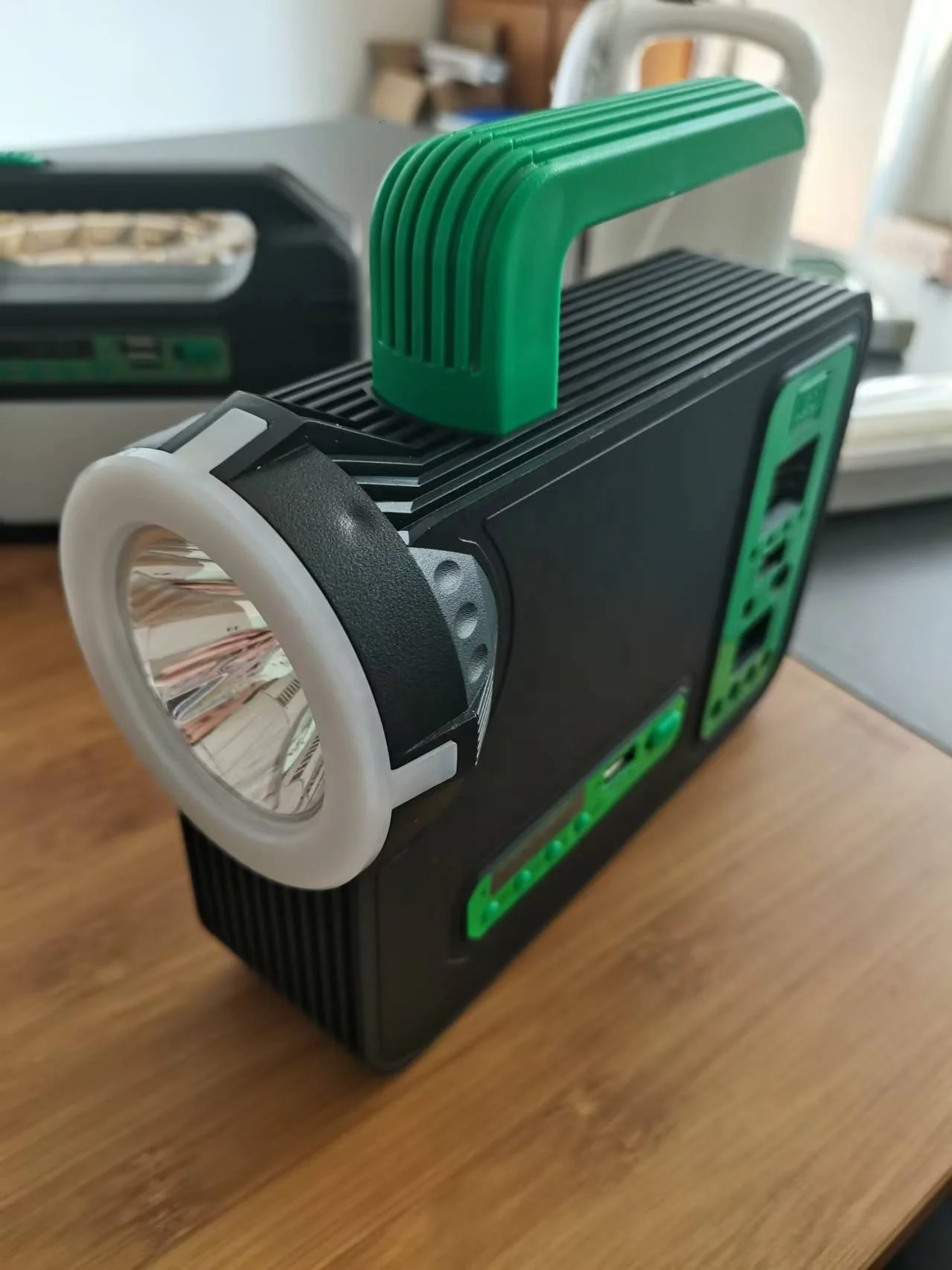 Hot Selling Home Electricity Supply LED Light with FM/MP3, Radio with Speaker Solar Lighting System emergency 6 w solar panel