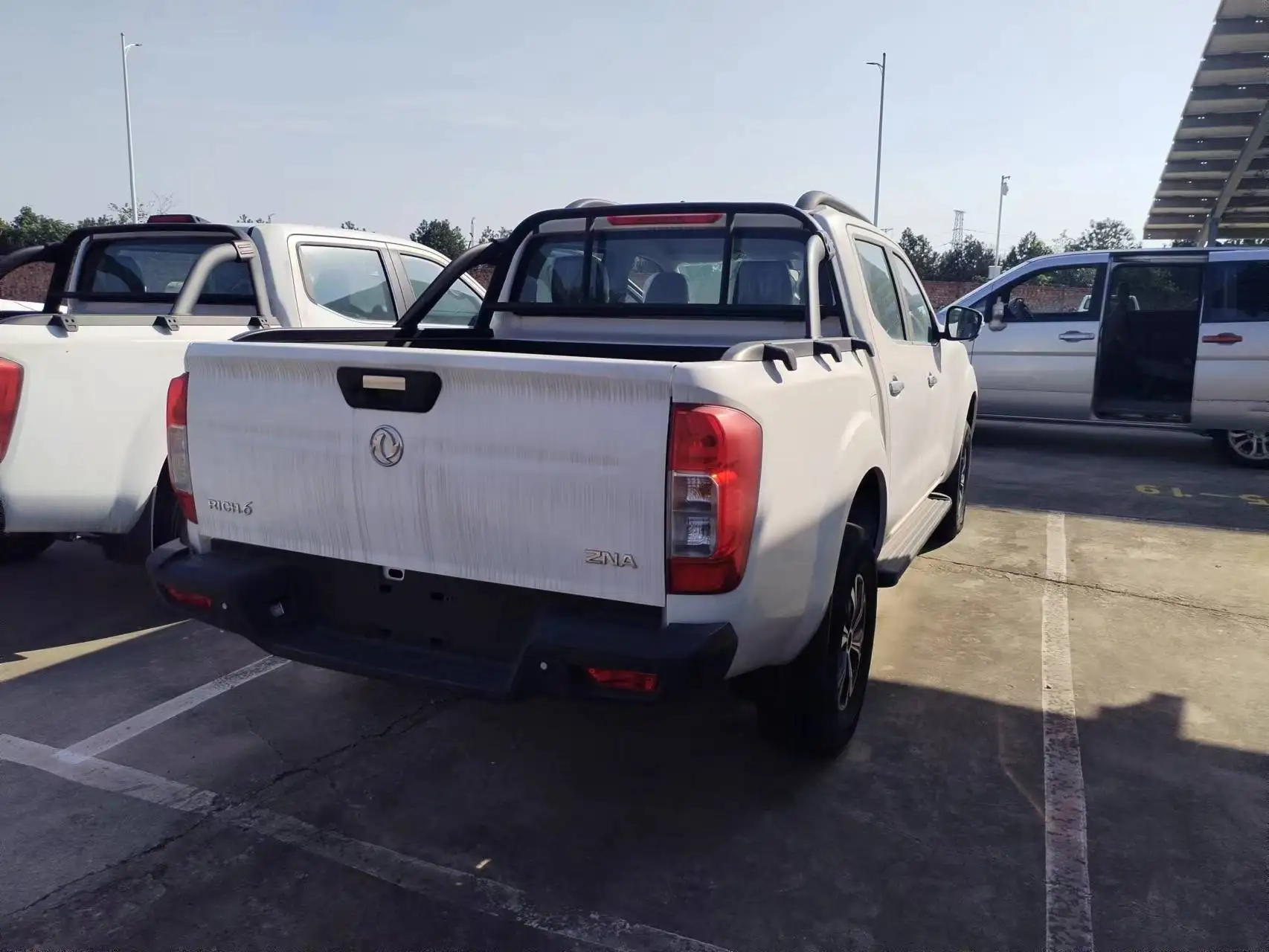 China NO.1 Dongfeng Rich 6 pick up truck 4x4 diesel gasoline double cab 8AT pick up car