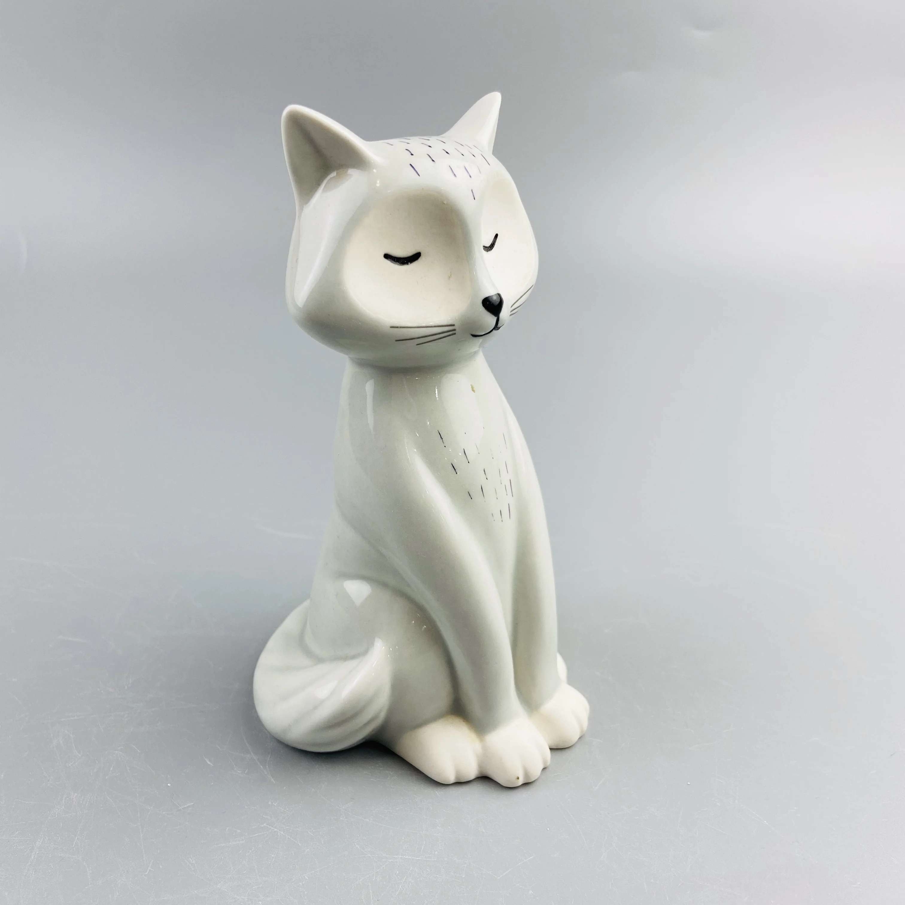 
Customized design home decor seated white ceramic cat decoration 