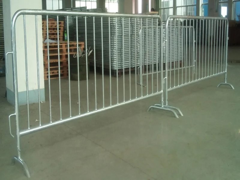 Interlocking movable galvanized steel temporary safety road barriers for sale