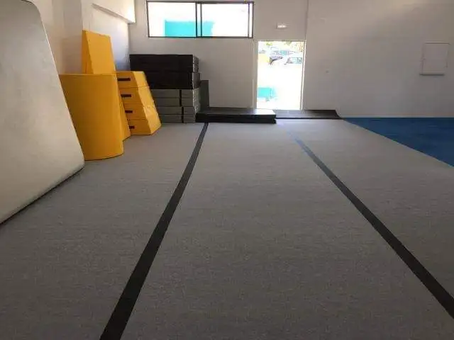 Дешевый серый коврик пенопластовый для катания гимнастический flexi roll Mat тренировок чарлидинга