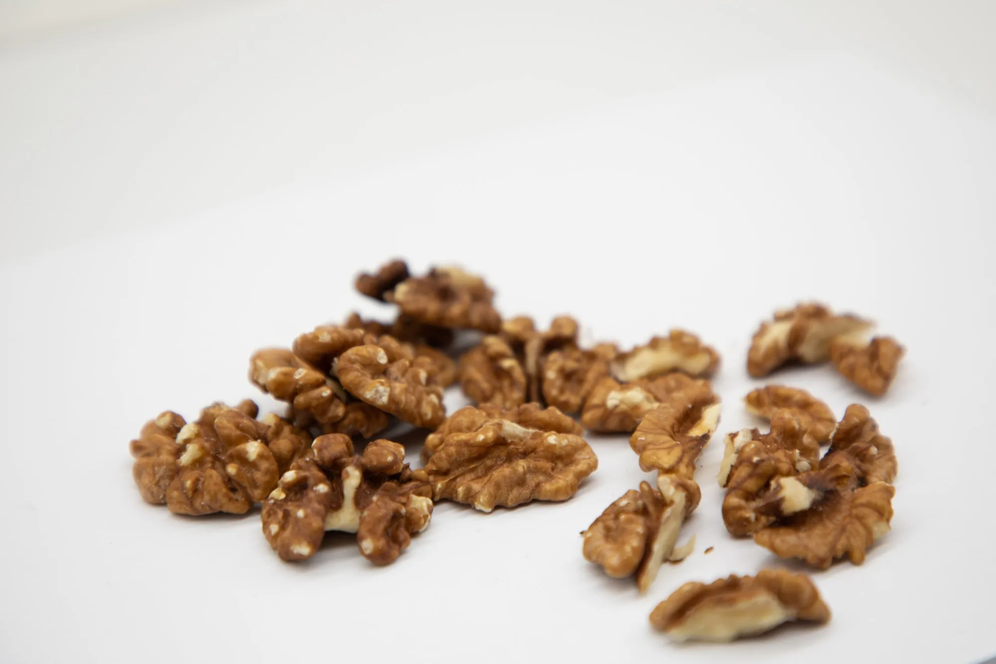 Healthy snack top grade organic walnut kernels peeled walnuts nuts in bulk from Uzbekistan manufacturer