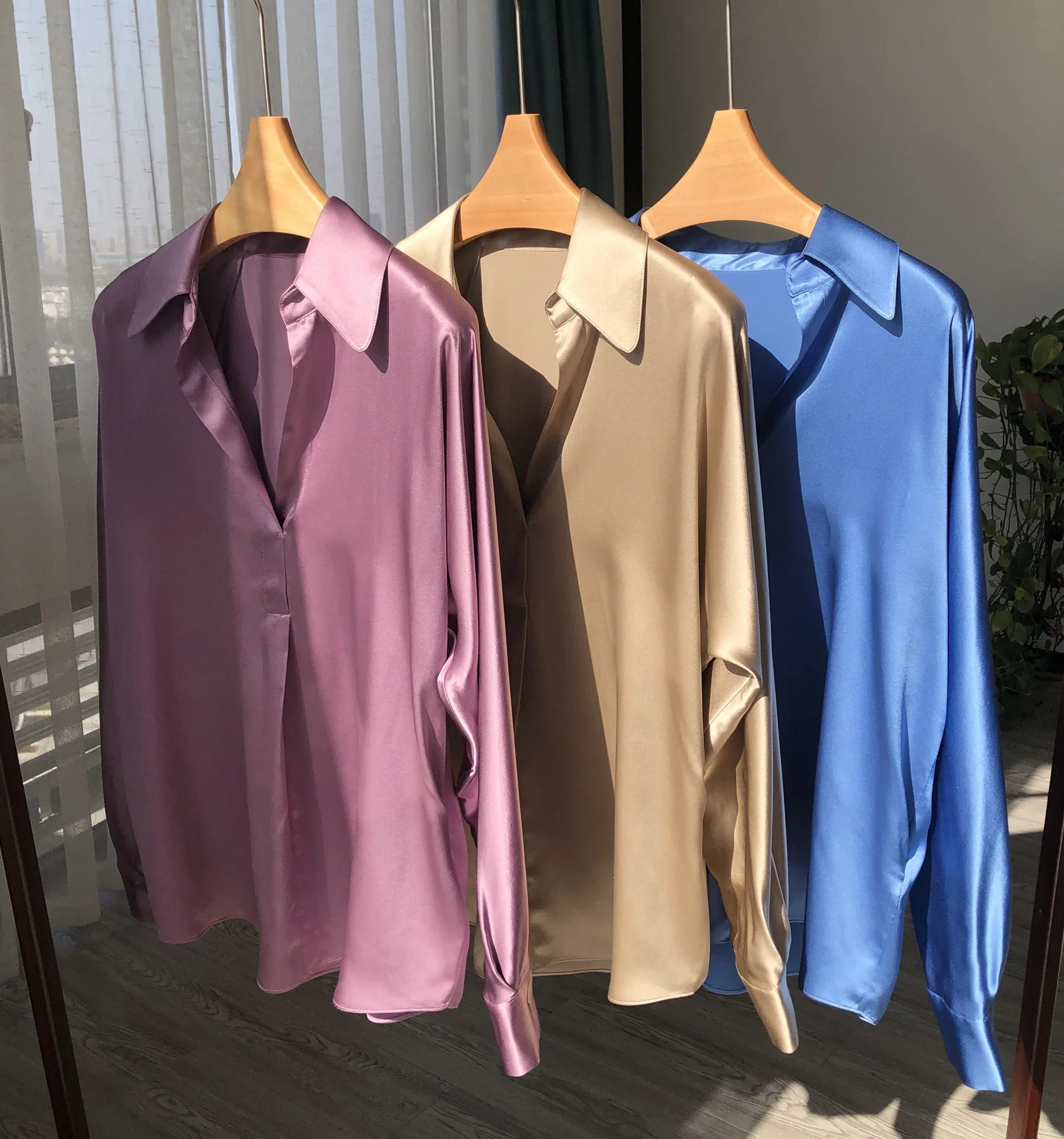 Birdtree 20Mm Women Silk Blouses 100%Real Silk V Neck Bat Sleeves Sandy Wash Chic Shirts 2023 New Spring Autumn  T36731QMY