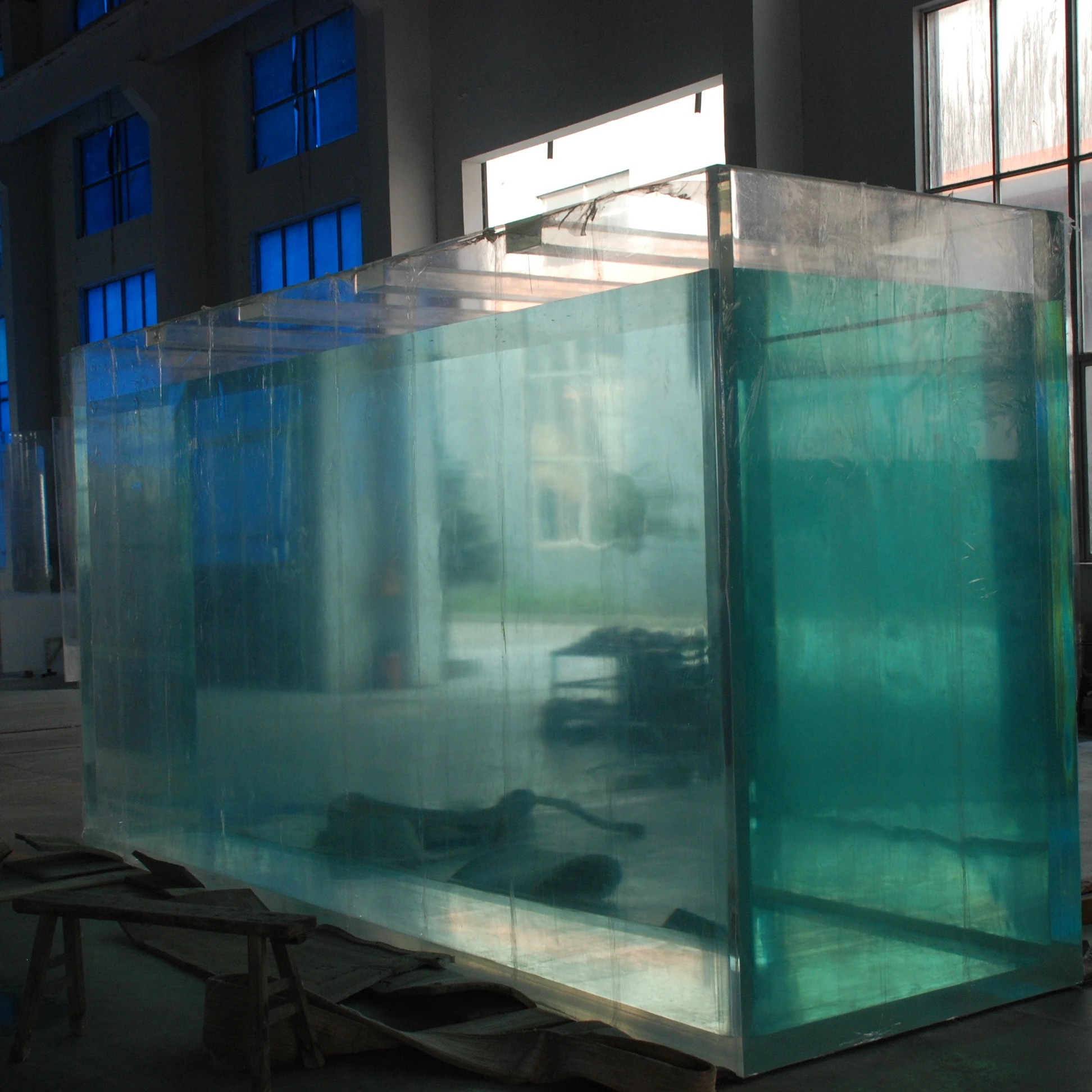 Factory customized transparent Oceanarium acrylic aquarium project