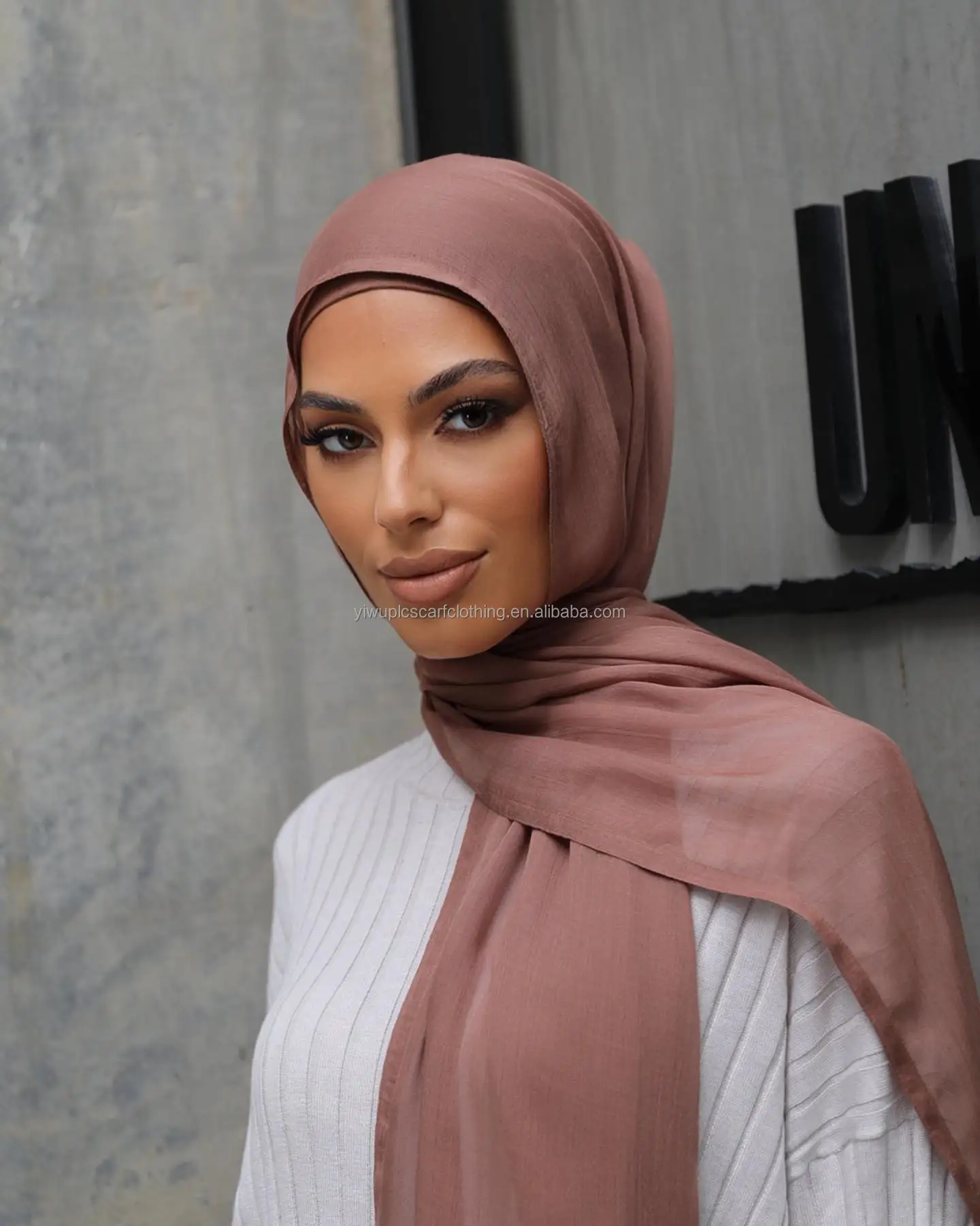 Lightweight Double Stitches Trim Viscose Rayon Shawl Fashion Modal Hijab for Muslim Women Ethnic Bandanas