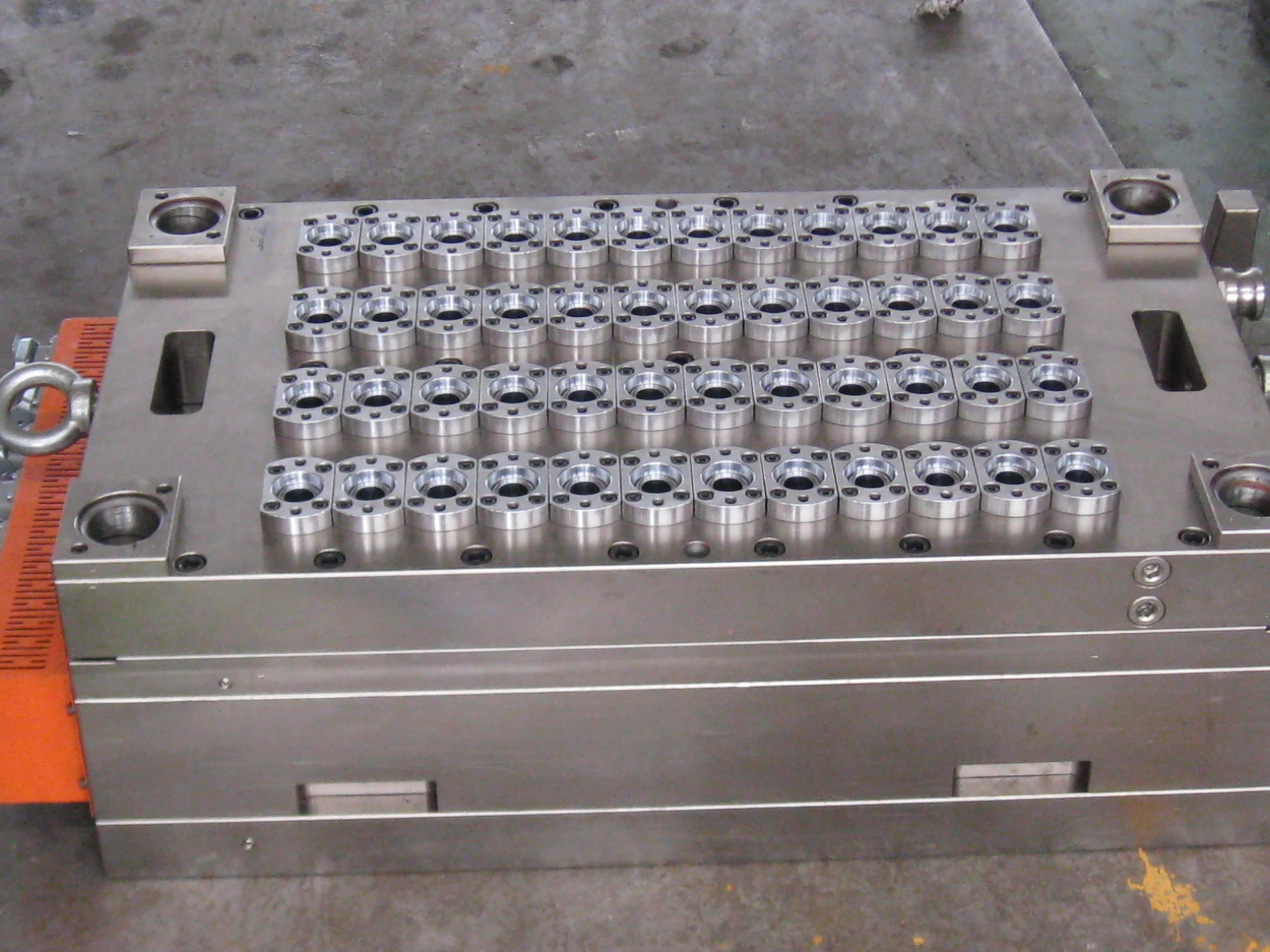 New design  Multi-Cavity 8 12 16 24 48 cavities Pet Bottle Preform Mold Preform Mould