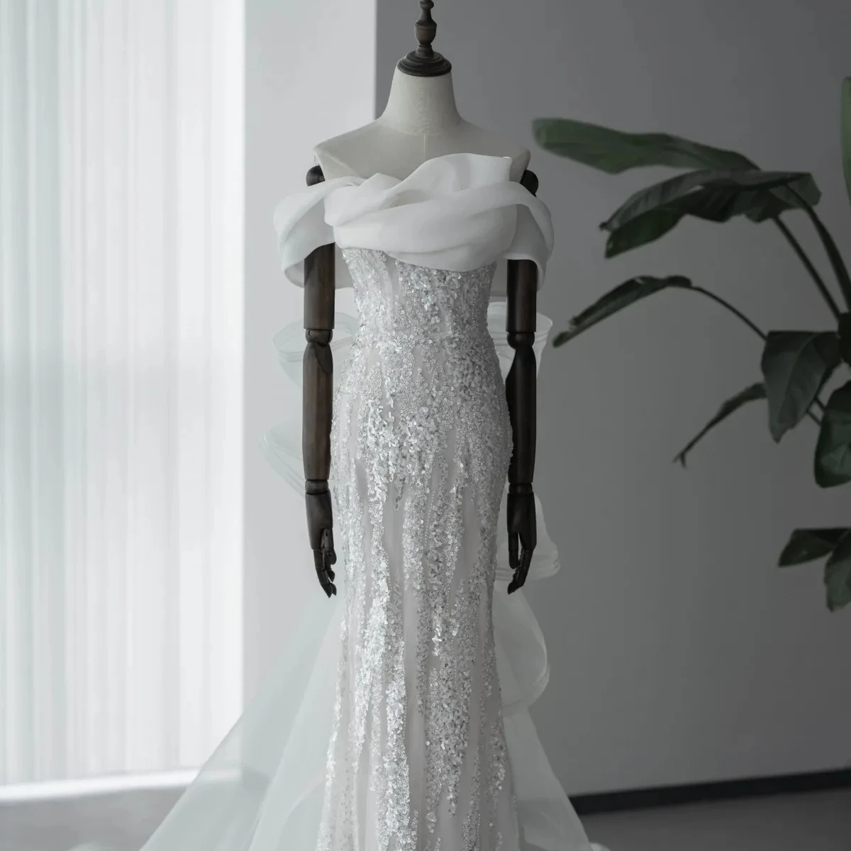 2024 New Collection Off The Shoulder Wedding Dress Real Photo Bridal Gown Quality Lace Dress With  Detachable Tail