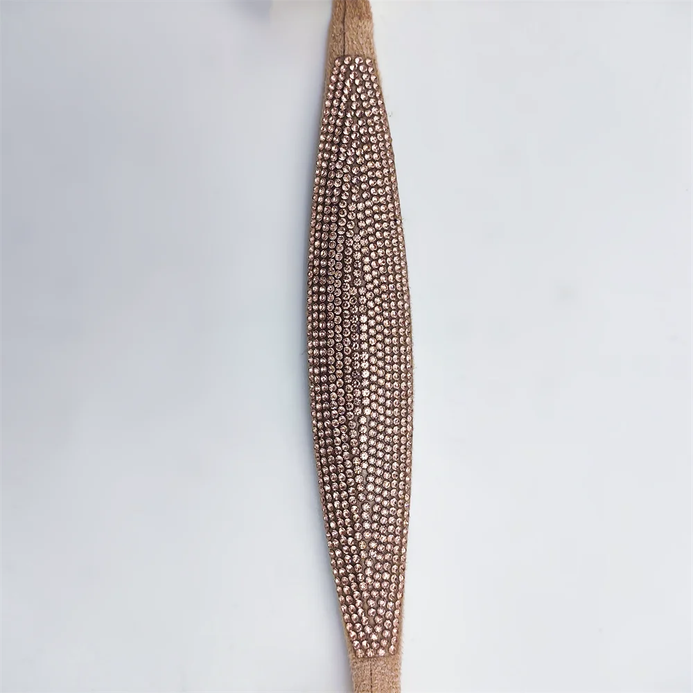 The factory produces cheap wholesale rhinestone rope shoelaces, rhinestone upper decoration