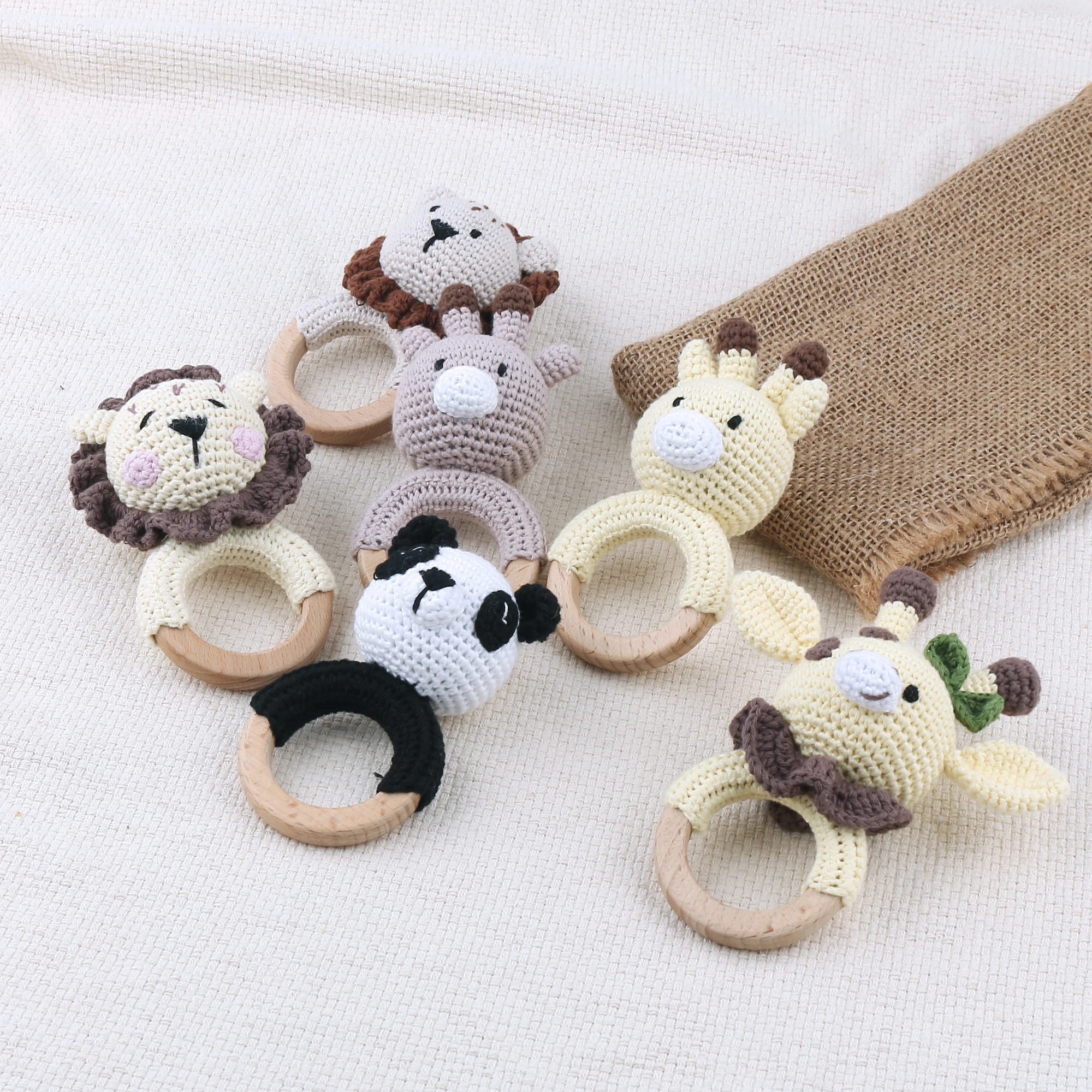 Wholesale custom baby hand-made wooden ring woven animals cute giraffe shaped baby tooth toy rattles