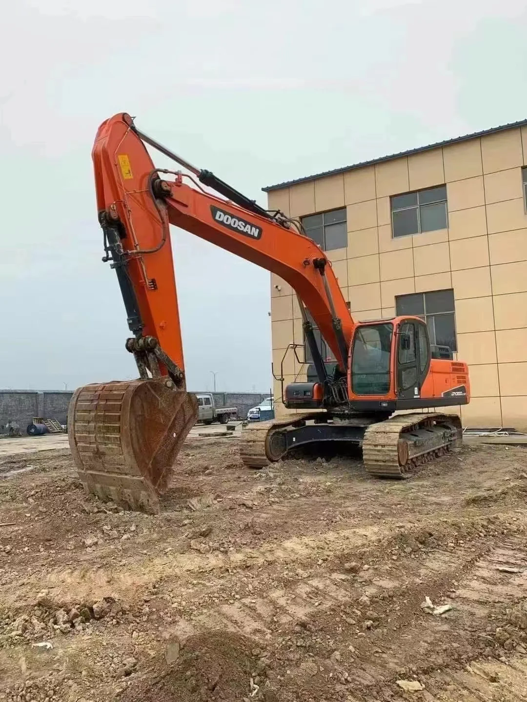 Хорошая цена подержанного оборудования Doosan DX300 экскаватор в хорошем состоянии