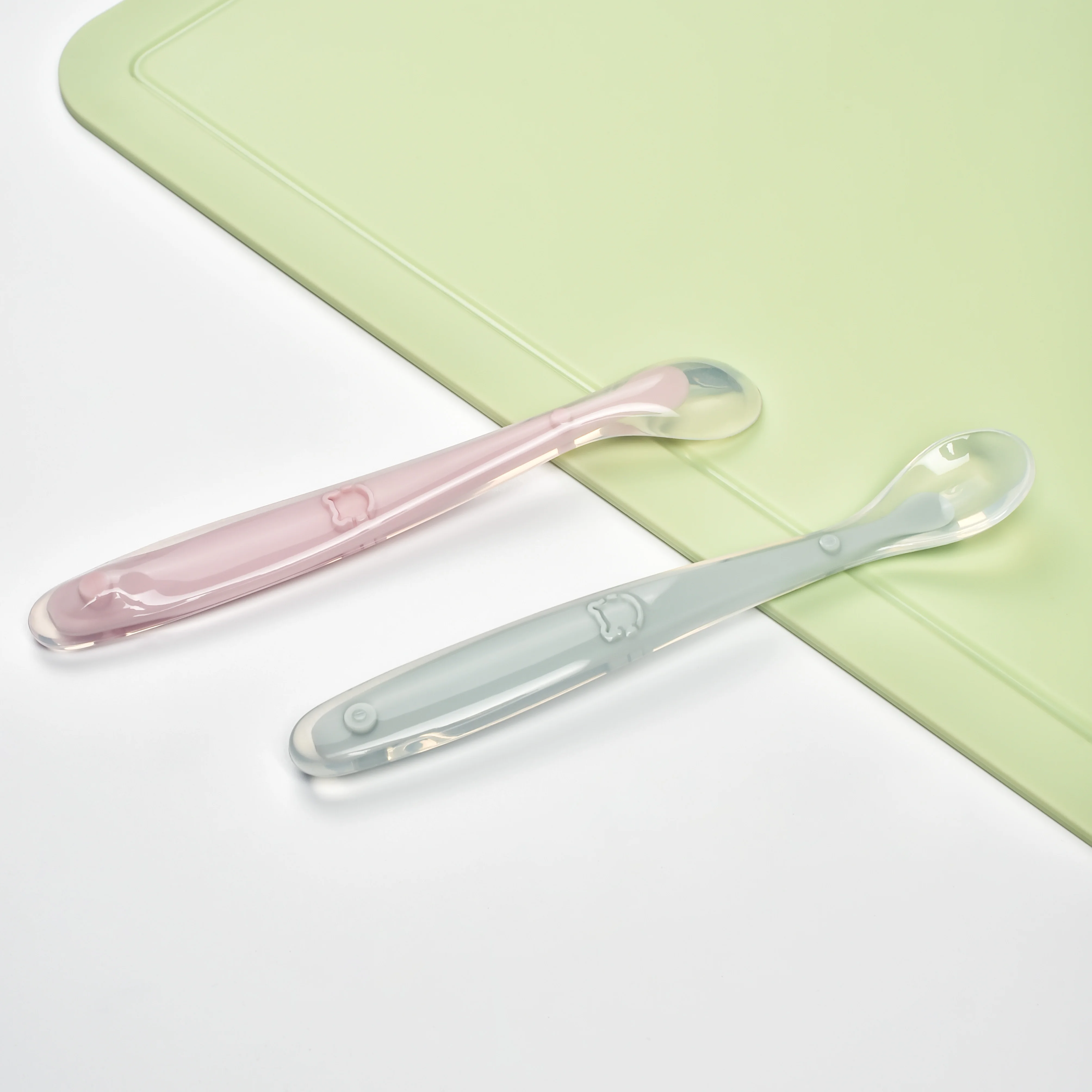 Non-toxic Competitive Price Soft Baby Spoon With Transparent Liquid Silicone Eating Spoon