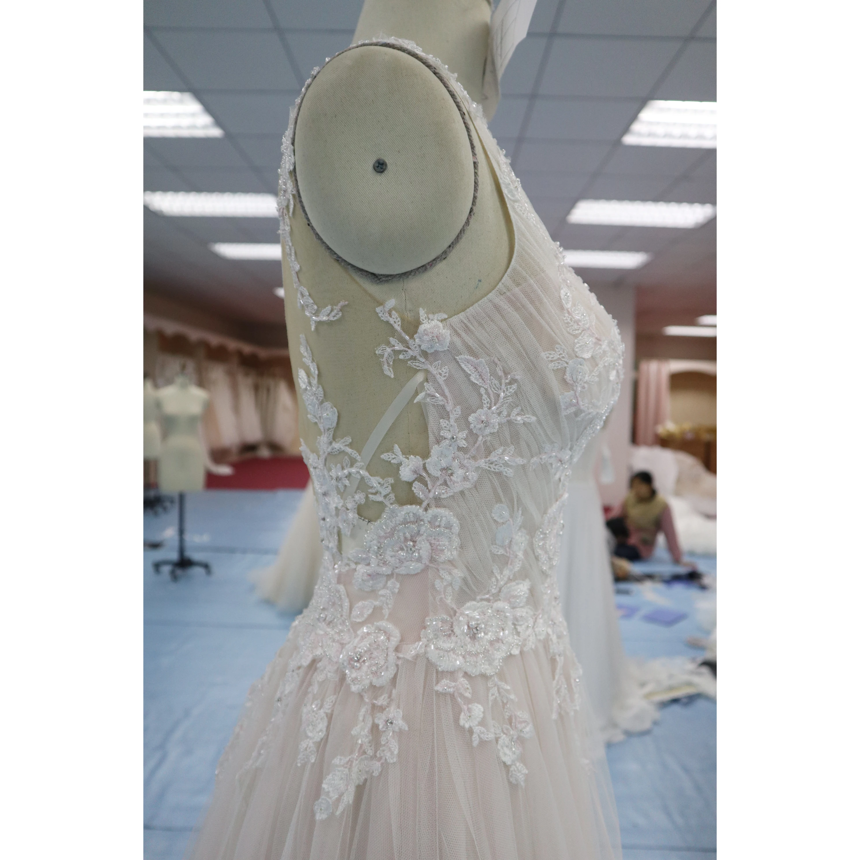 Factory direct sales wholesale Chinese fashion wedding dress cheap ladies bridal dress