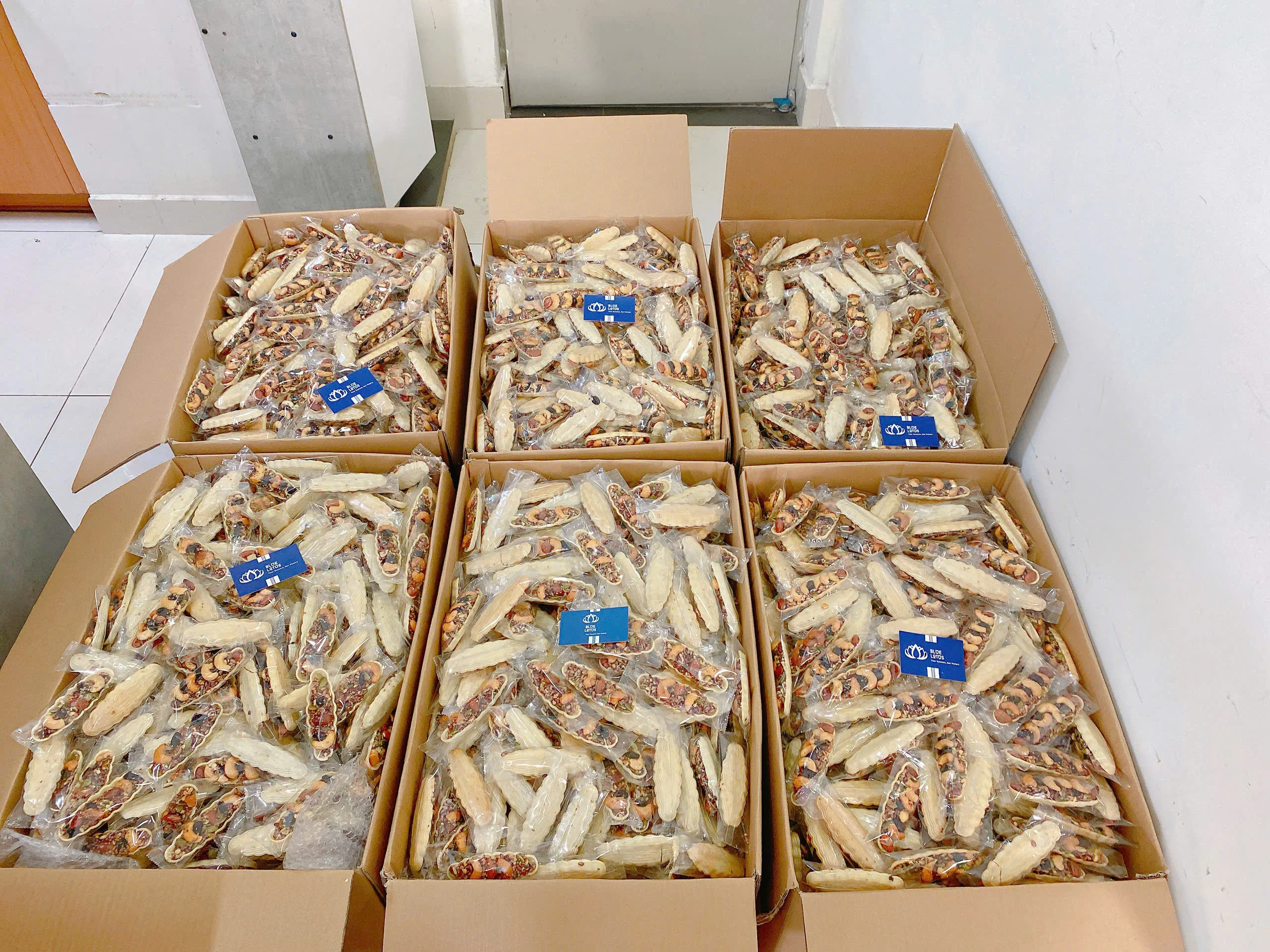 Wholesale Vietnamese Cereal Brown Rice Meat Kapok Breakfast Cereal custom packaging Hot Trend 2024 Blue Lotus