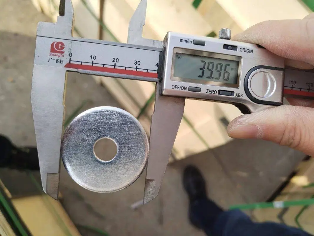 ASME/ANSI B 18.6.3 Monel Inconel C-276 M8 square slot countersunk screw