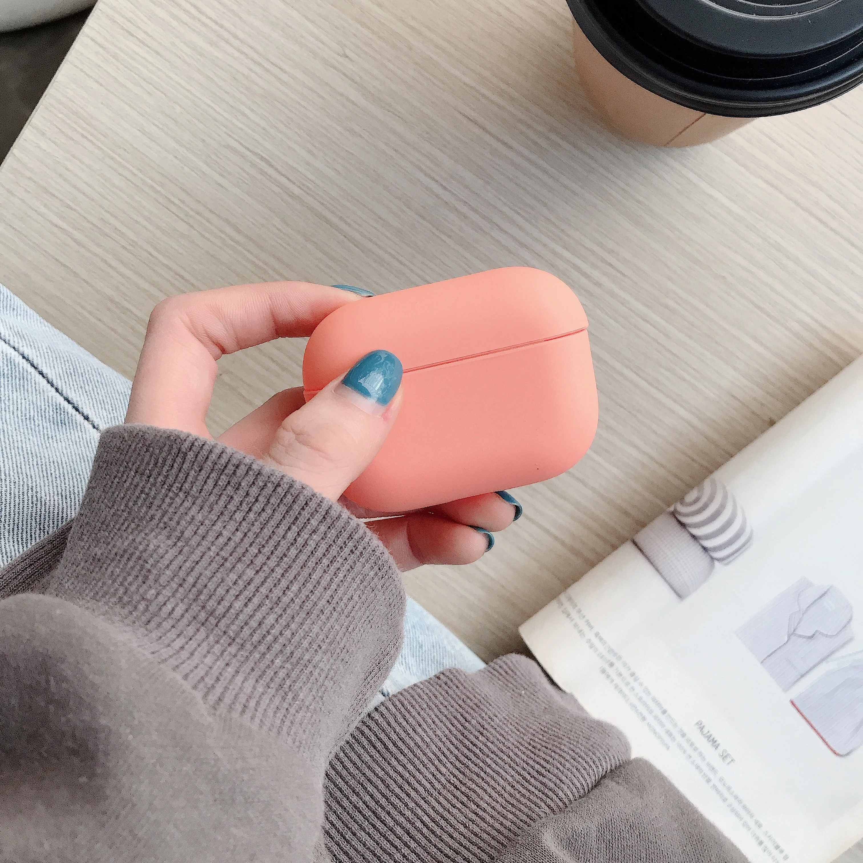  Жесткий матовый пластиковый чехол для airpods