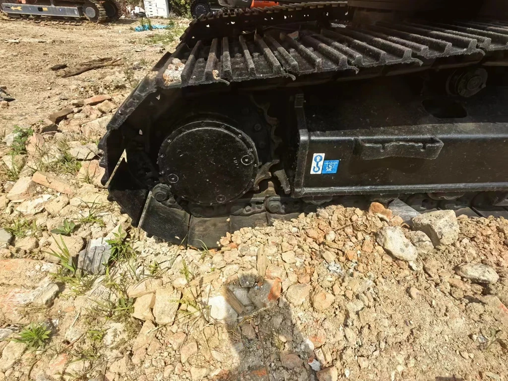 Top Ranking Hitachi Used EX200-3 Crawler Excavator With Powerful Engine Good Mining Ability Suitable For Construction Digging