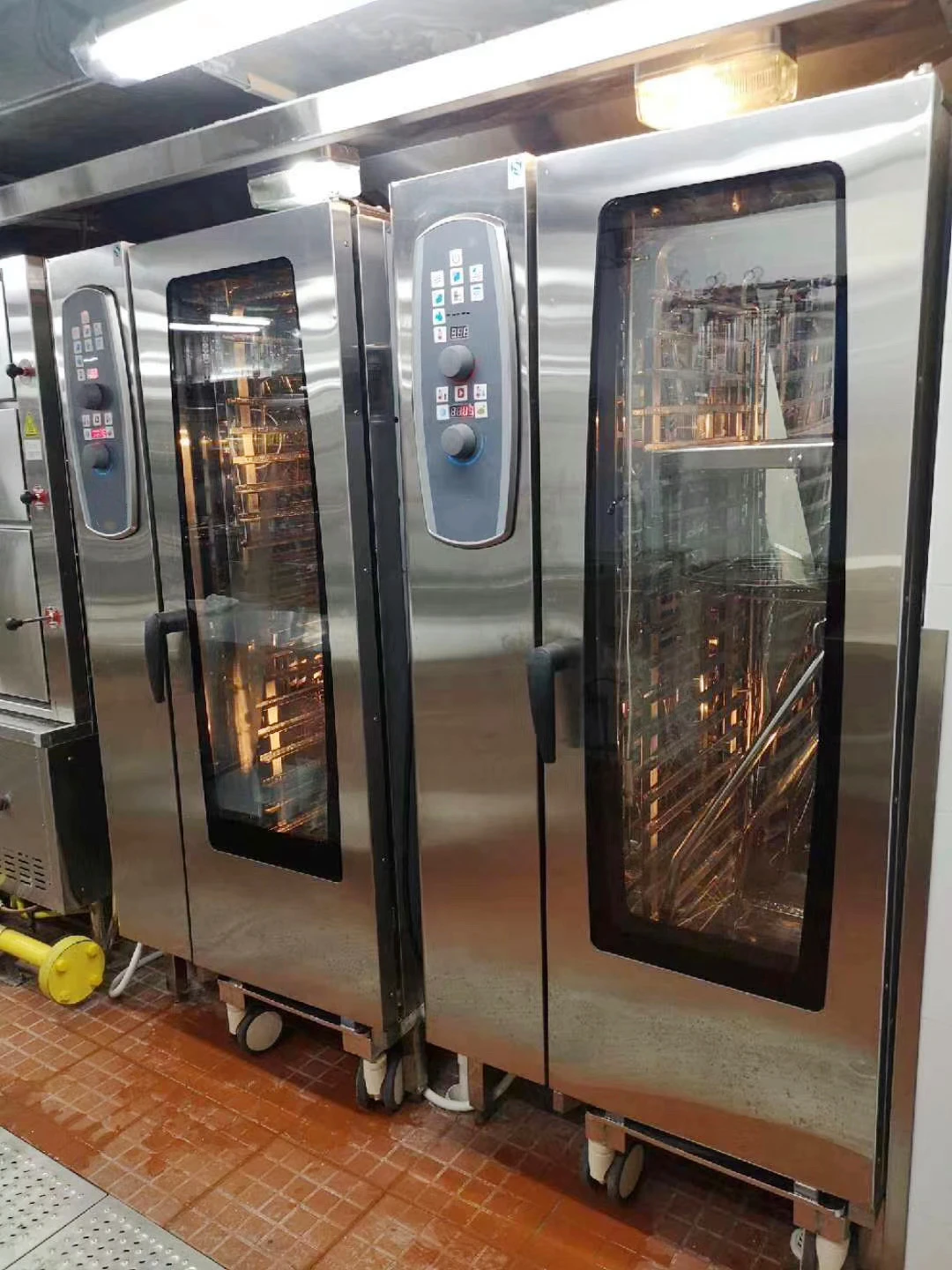 A Multifunctional Electric steamer commercial industrial convection combi steam oven commercial for baking meat sale restaurant