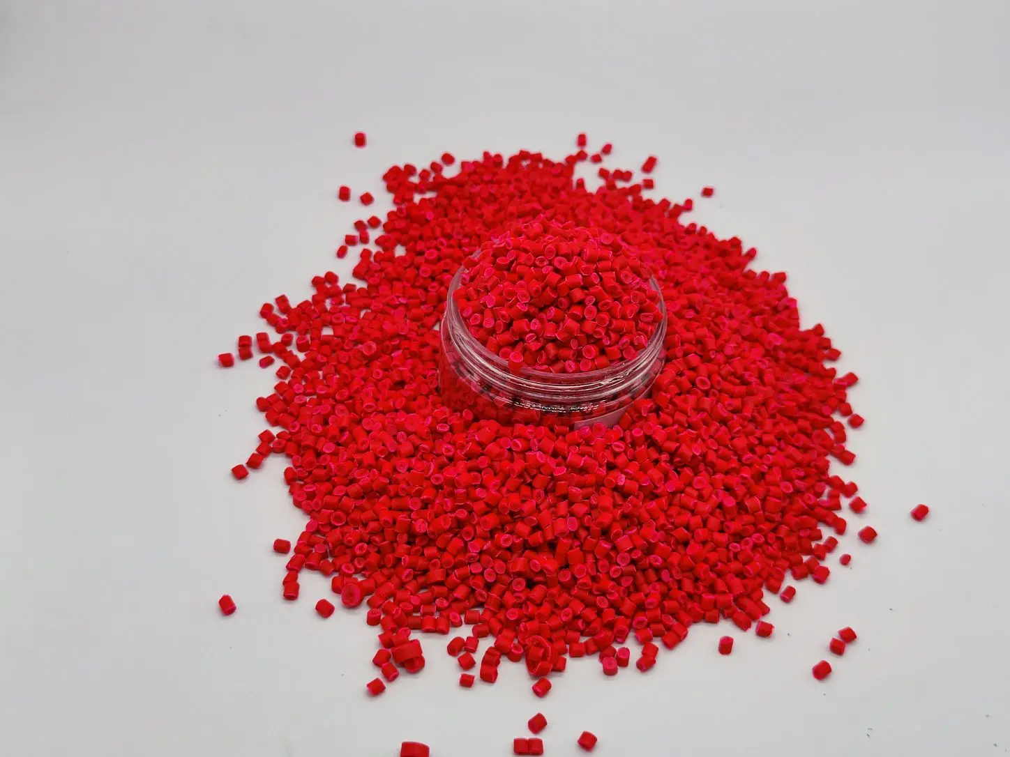 Низкая цена, Заводская поставка, темно-красный цвет, маточная смесь высокого качества