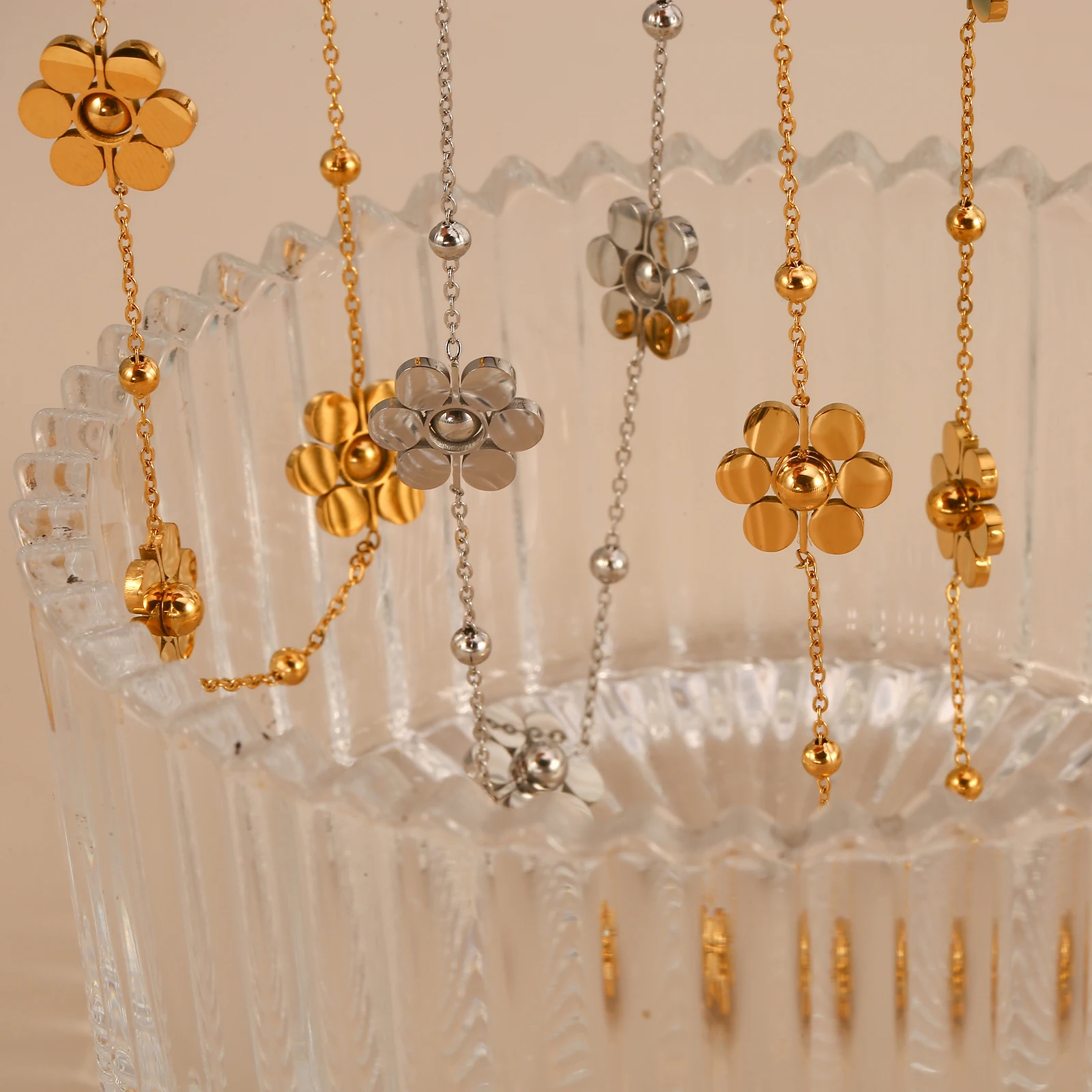 Delicate Silver Gold Plated Cute Flora Charms Necklace Non Tarnish Stainless Steel Golden Flower Pendant Choker Necklace