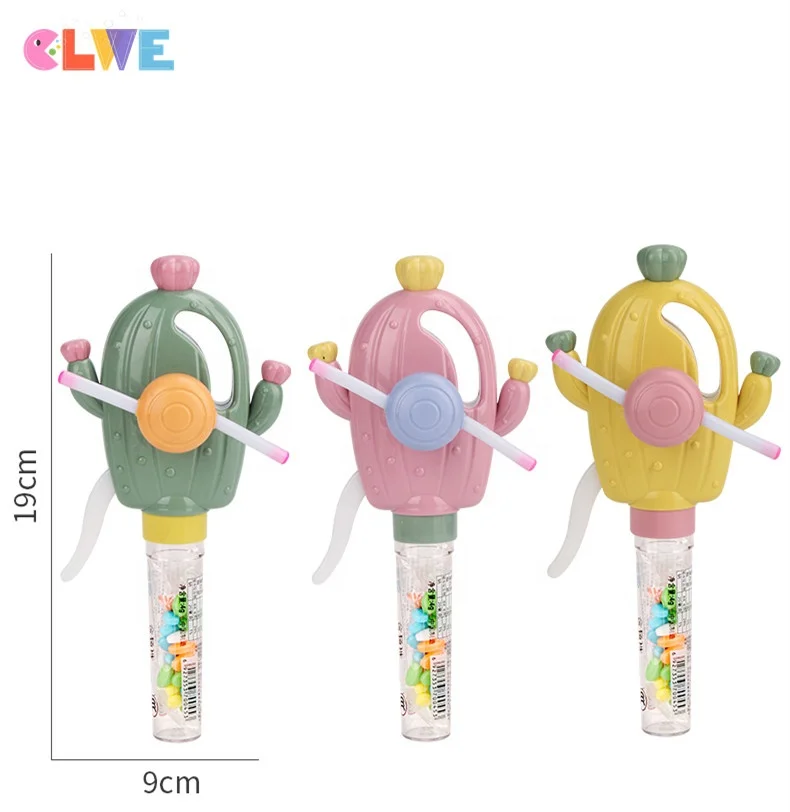 Kidsmania novelty toy candy luminous hand fan candy toy  hot sale surprise gift for kids Light up cactus hand fan candy toy