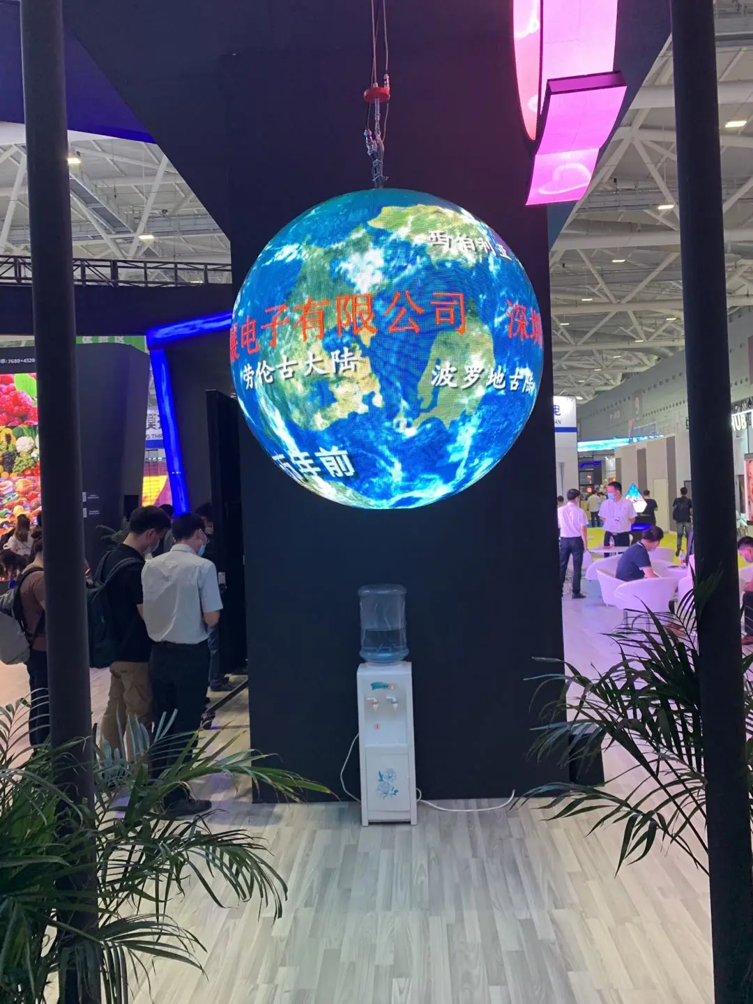 China factory customized  latest design new 2020 full color sexy videos led indoor screen